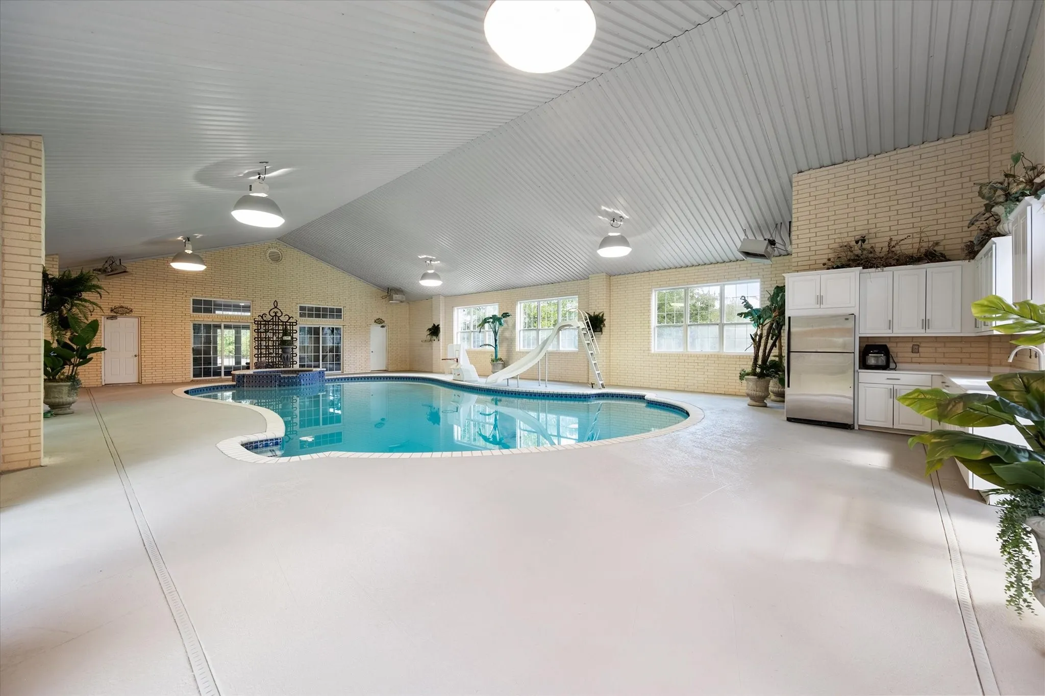 Farm For Sale in Navarro County , 225 SW County Road 0020, Corsicana, Texas 75110, 5 Bedroom, 5 Bathroom, 3 Garage spaces, 3,900 Sqft, built in 1995, mls#21389527, Real Estate Agent in Corsicana, Homes For Sale in Navarro county, Homes For Sale in Corsicana, Realtor in Corsicana Texas, Real Estate Brokerage Independent Realty Texas, Luminita Cordes Realtor