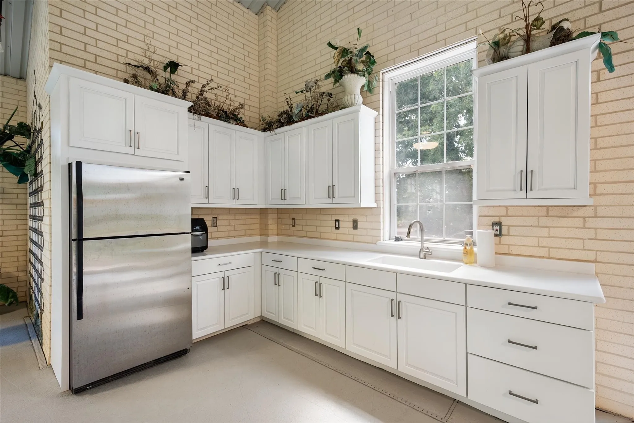 Pool Kitchen
