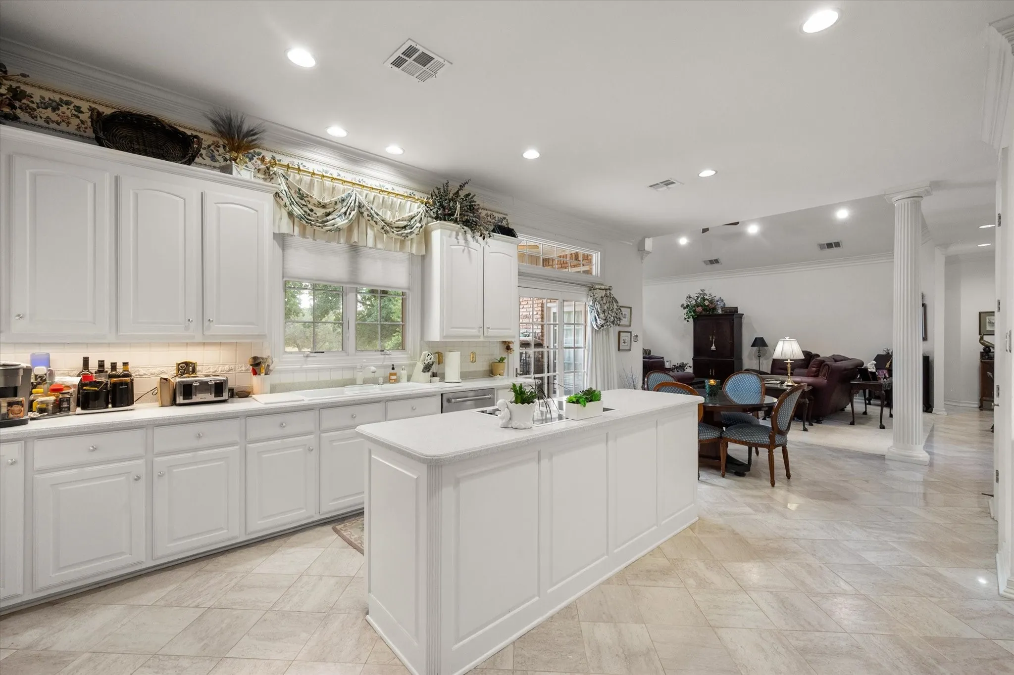 Farm For Sale in Navarro County , 225 SW County Road 0020, Corsicana, Texas 75110, 5 Bedroom, 5 Bathroom, 3 Garage spaces, 3,900 Sqft, built in 1995, mls#21389527, Real Estate Agent in Corsicana, Homes For Sale in Navarro county, Homes For Sale in Corsicana, Realtor in Corsicana Texas, Real Estate Brokerage Independent Realty Texas, Luminita Cordes Realtor