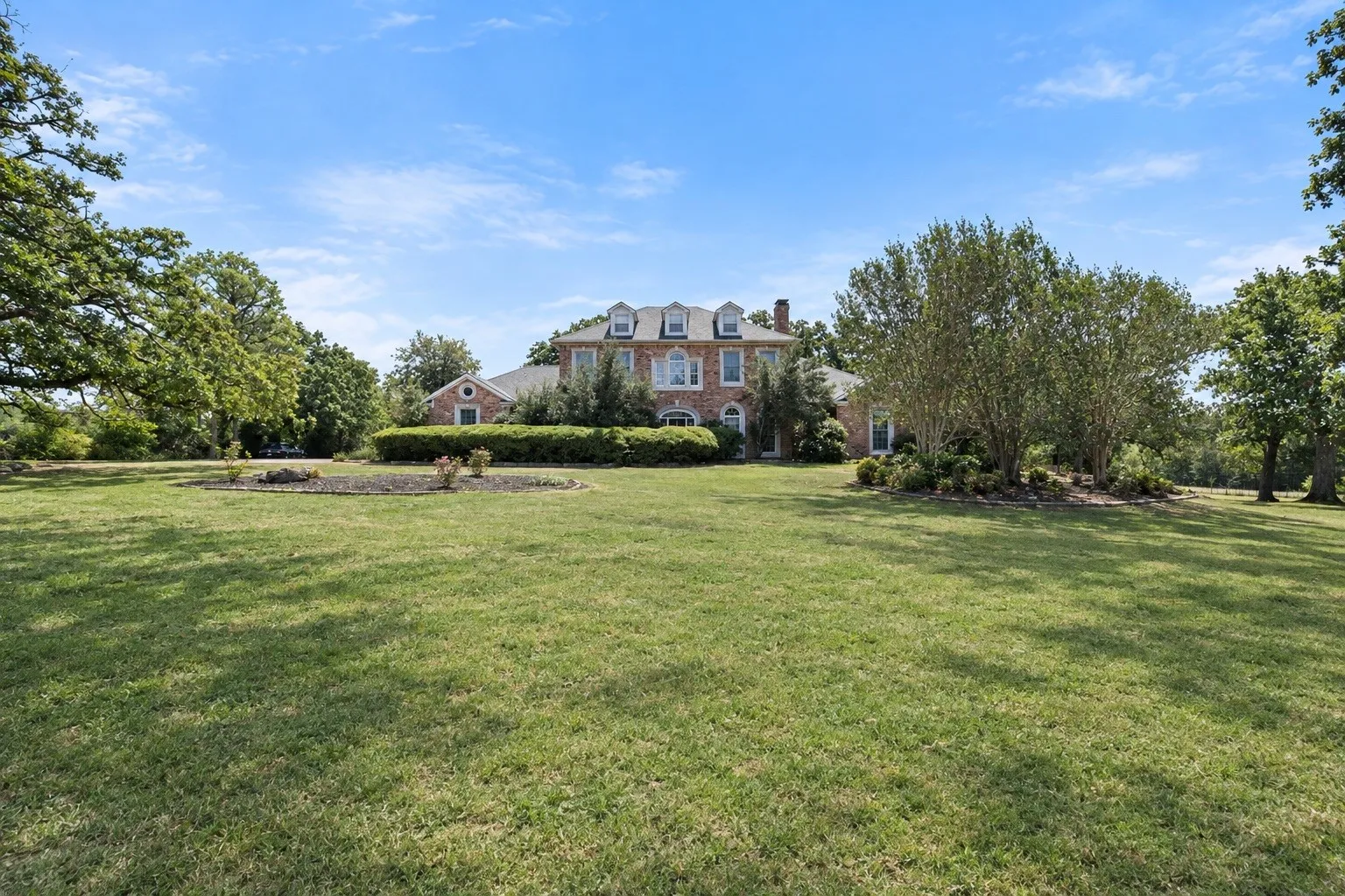 Farm For Sale in Navarro County , 225 SW County Road 0020, Corsicana, Texas 75110, 5 Bedroom, 5 Bathroom, 3 Garage spaces, 3,900 Sqft, built in 1995, mls#21389527, Real Estate Agent in Corsicana, Homes For Sale in Navarro county, Homes For Sale in Corsicana, Realtor in Corsicana Texas, Real Estate Brokerage Independent Realty Texas, Luminita Cordes Realtor