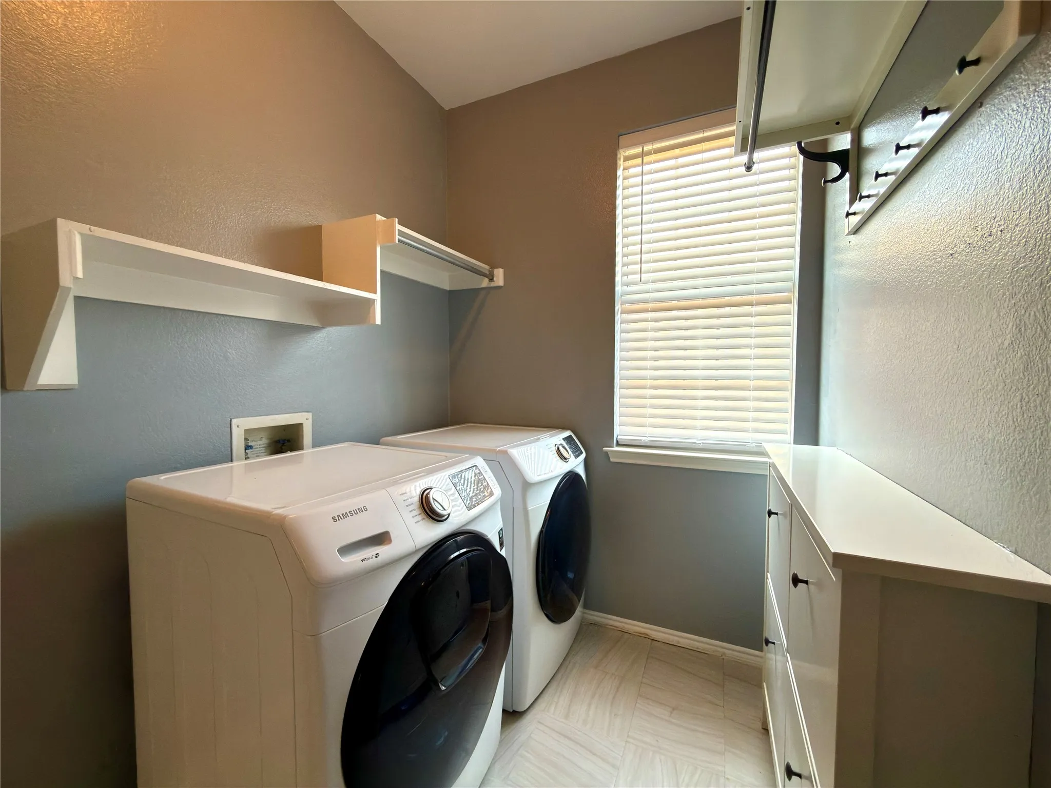 Single Family Residence For Sale in Collin County , 10912 Reisling Drive, Frisco, Texas 75035, 3 Bedroom, 3 Bathroom, 2 Garage spaces, 1,944 Sqft, built in 1995, mls#21388073, Real Estate Agent in Frisco, Homes For Sale in Collin county, Homes For Sale in Frisco, Realtor in Frisco Texas, Real Estate Brokerage Independent Realty Texas, Luminita Cordes Realtor