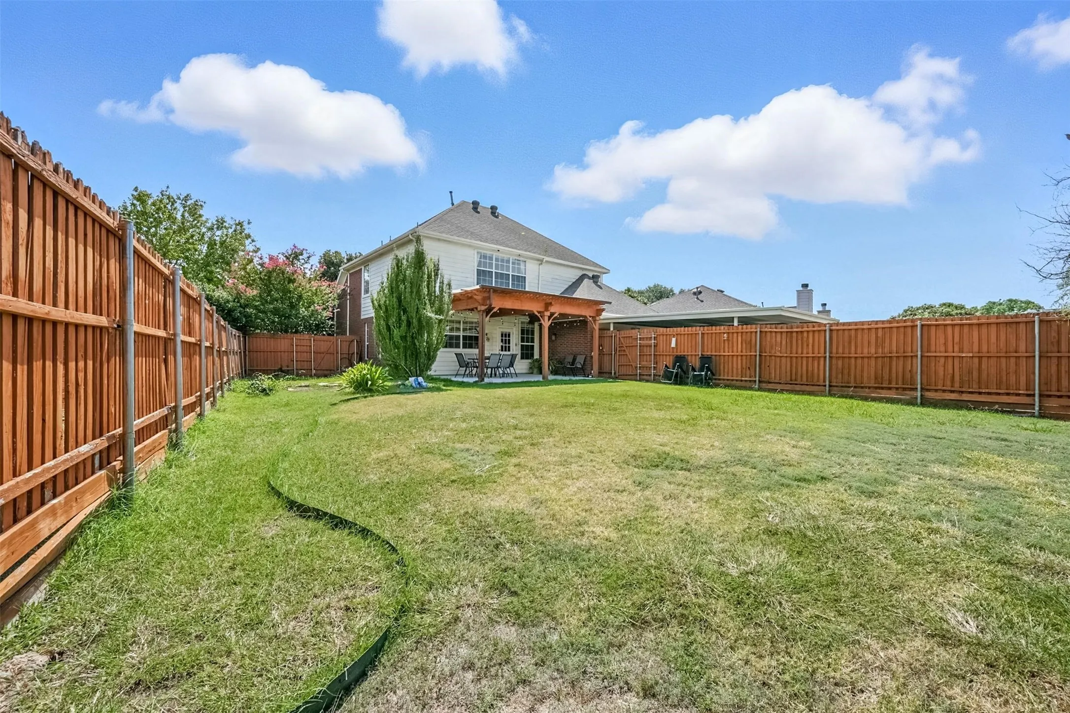 Single Family Residence For Sale in Collin County , 10912 Reisling Drive, Frisco, Texas 75035, 3 Bedroom, 3 Bathroom, 2 Garage spaces, 1,944 Sqft, built in 1995, mls#21388073, Real Estate Agent in Frisco, Homes For Sale in Collin county, Homes For Sale in Frisco, Realtor in Frisco Texas, Real Estate Brokerage Independent Realty Texas, Luminita Cordes Realtor