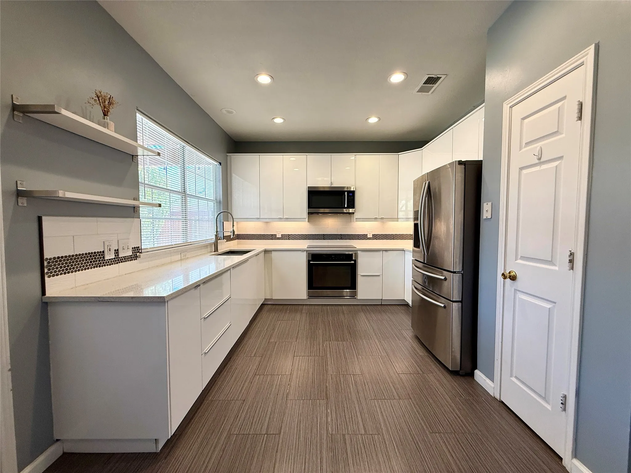 Single Family Residence For Sale in Collin County , 10912 Reisling Drive, Frisco, Texas 75035, 3 Bedroom, 3 Bathroom, 2 Garage spaces, 1,944 Sqft, built in 1995, mls#21388073, Real Estate Agent in Frisco, Homes For Sale in Collin county, Homes For Sale in Frisco, Realtor in Frisco Texas, Real Estate Brokerage Independent Realty Texas, Luminita Cordes Realtor