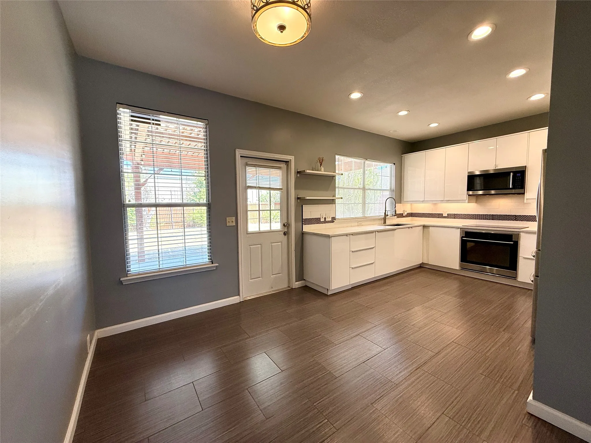 Single Family Residence For Sale in Collin County , 10912 Reisling Drive, Frisco, Texas 75035, 3 Bedroom, 3 Bathroom, 2 Garage spaces, 1,944 Sqft, built in 1995, mls#21388073, Real Estate Agent in Frisco, Homes For Sale in Collin county, Homes For Sale in Frisco, Realtor in Frisco Texas, Real Estate Brokerage Independent Realty Texas, Luminita Cordes Realtor