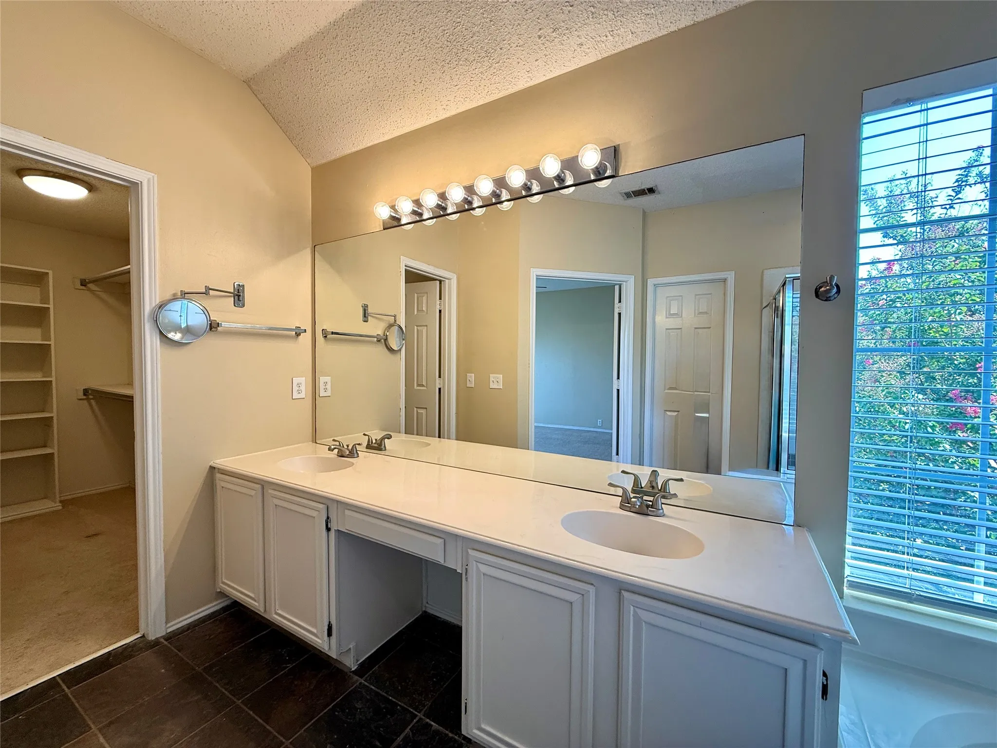 Single Family Residence For Sale in Collin County , 10912 Reisling Drive, Frisco, Texas 75035, 3 Bedroom, 3 Bathroom, 2 Garage spaces, 1,944 Sqft, built in 1995, mls#21388073, Real Estate Agent in Frisco, Homes For Sale in Collin county, Homes For Sale in Frisco, Realtor in Frisco Texas, Real Estate Brokerage Independent Realty Texas, Luminita Cordes Realtor