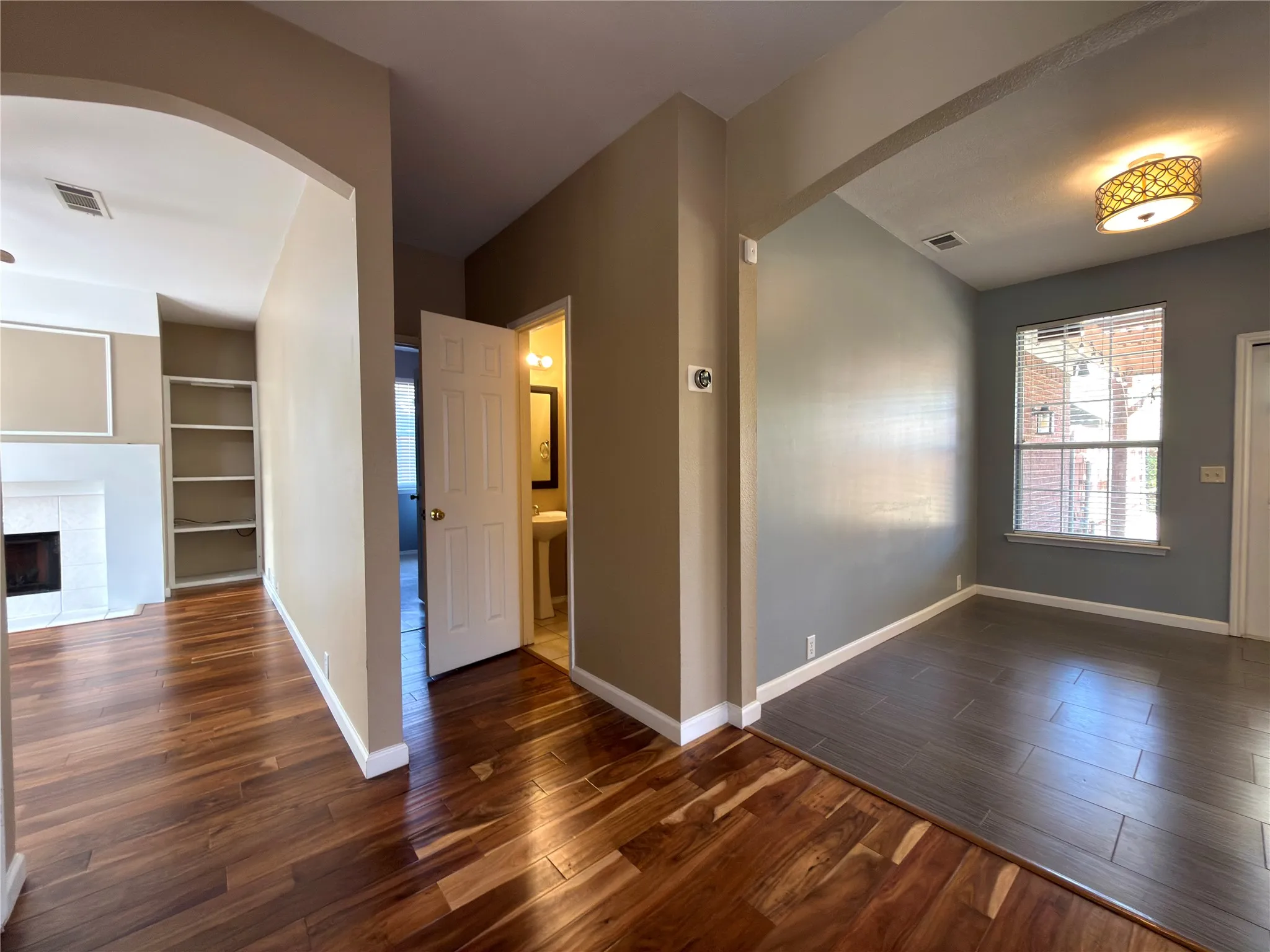 Single Family Residence For Sale in Collin County , 10912 Reisling Drive, Frisco, Texas 75035, 3 Bedroom, 3 Bathroom, 2 Garage spaces, 1,944 Sqft, built in 1995, mls#21388073, Real Estate Agent in Frisco, Homes For Sale in Collin county, Homes For Sale in Frisco, Realtor in Frisco Texas, Real Estate Brokerage Independent Realty Texas, Luminita Cordes Realtor