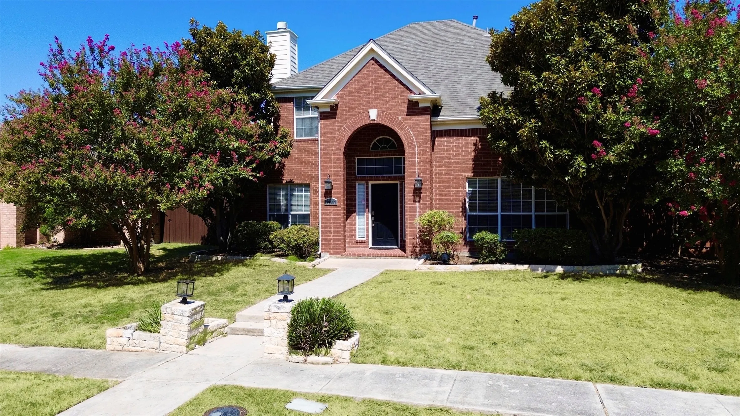 Single Family Residence For Sale in Collin County , 10912 Reisling Drive, Frisco, Texas 75035, 3 Bedroom, 3 Bathroom, 2 Garage spaces, 1,944 Sqft, built in 1995, mls#21388073, Real Estate Agent in Frisco, Homes For Sale in Collin county, Homes For Sale in Frisco, Realtor in Frisco Texas, Real Estate Brokerage Independent Realty Texas, Luminita Cordes Realtor