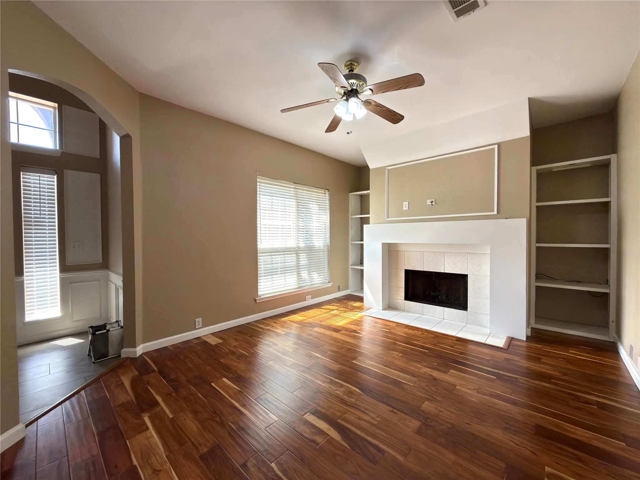 Single Family Residence For Sale in Collin County , 10912 Reisling Drive, Frisco, Texas 75035, 3 Bedroom, 3 Bathroom, 2 Garage spaces, 1,944 Sqft, built in 1995, mls#21388073, Real Estate Agent in Frisco, Homes For Sale in Collin county, Homes For Sale in Frisco, Realtor in Frisco Texas, Real Estate Brokerage Independent Realty Texas, Luminita Cordes Realtor