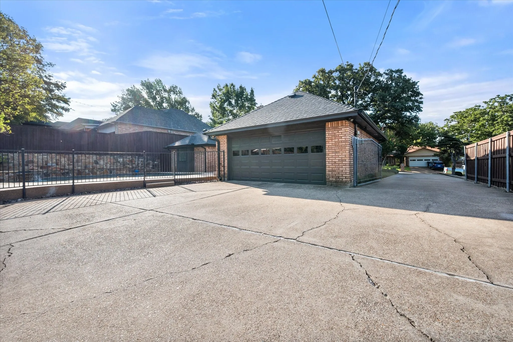 Single Family Residence For Sale in Tarrant County , 4909 Rockford Court, Arlington, Texas 76017, 3 Bedroom, 2 Bathroom, 2 Garage spaces, 2,009 Sqft, built in 1985, mls#21383684, Real Estate Agent in Arlington, Homes For Sale in Tarrant county, Homes For Sale in Arlington, Realtor in Arlington Texas, Real Estate Brokerage Independent Realty Texas, Luminita Cordes Realtor