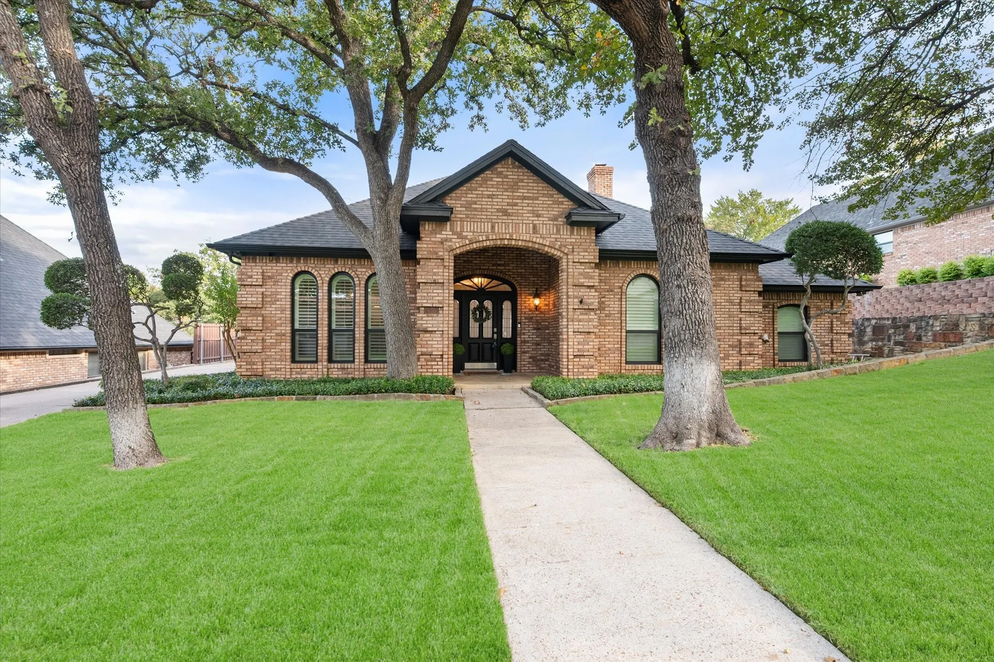 Single Family Residence For Sale in Tarrant County , 4909 Rockford Court, Arlington, Texas 76017, 3 Bedroom, 2 Bathroom, 2 Garage spaces, 2,009 Sqft, built in 1985, mls#21383684, Real Estate Agent in Arlington, Homes For Sale in Tarrant county, Homes For Sale in Arlington, Realtor in Arlington Texas, Real Estate Brokerage Independent Realty Texas, Luminita Cordes Realtor