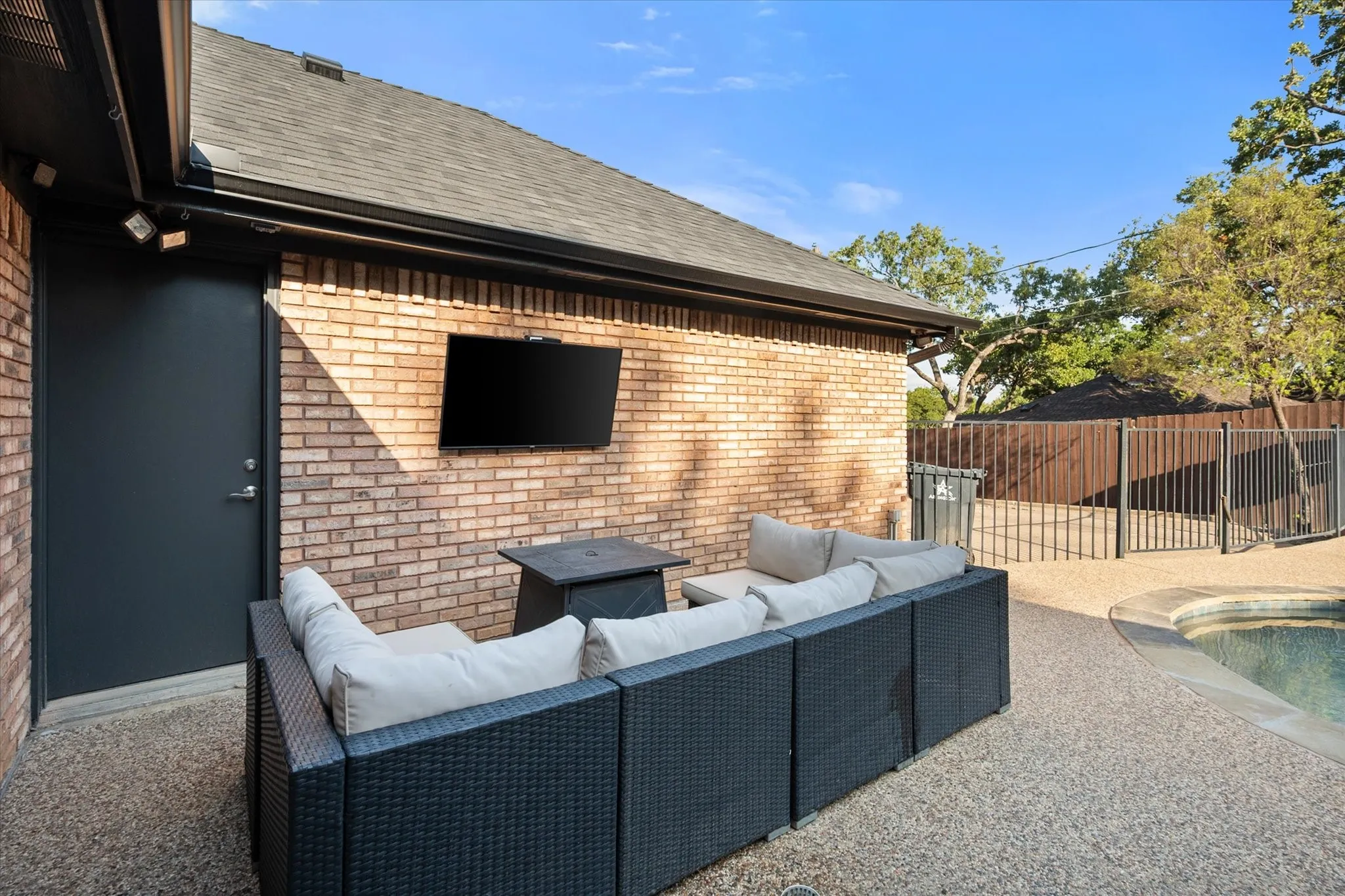 Single Family Residence For Sale in Tarrant County , 4909 Rockford Court, Arlington, Texas 76017, 3 Bedroom, 2 Bathroom, 2 Garage spaces, 2,009 Sqft, built in 1985, mls#21383684, Real Estate Agent in Arlington, Homes For Sale in Tarrant county, Homes For Sale in Arlington, Realtor in Arlington Texas, Real Estate Brokerage Independent Realty Texas, Luminita Cordes Realtor