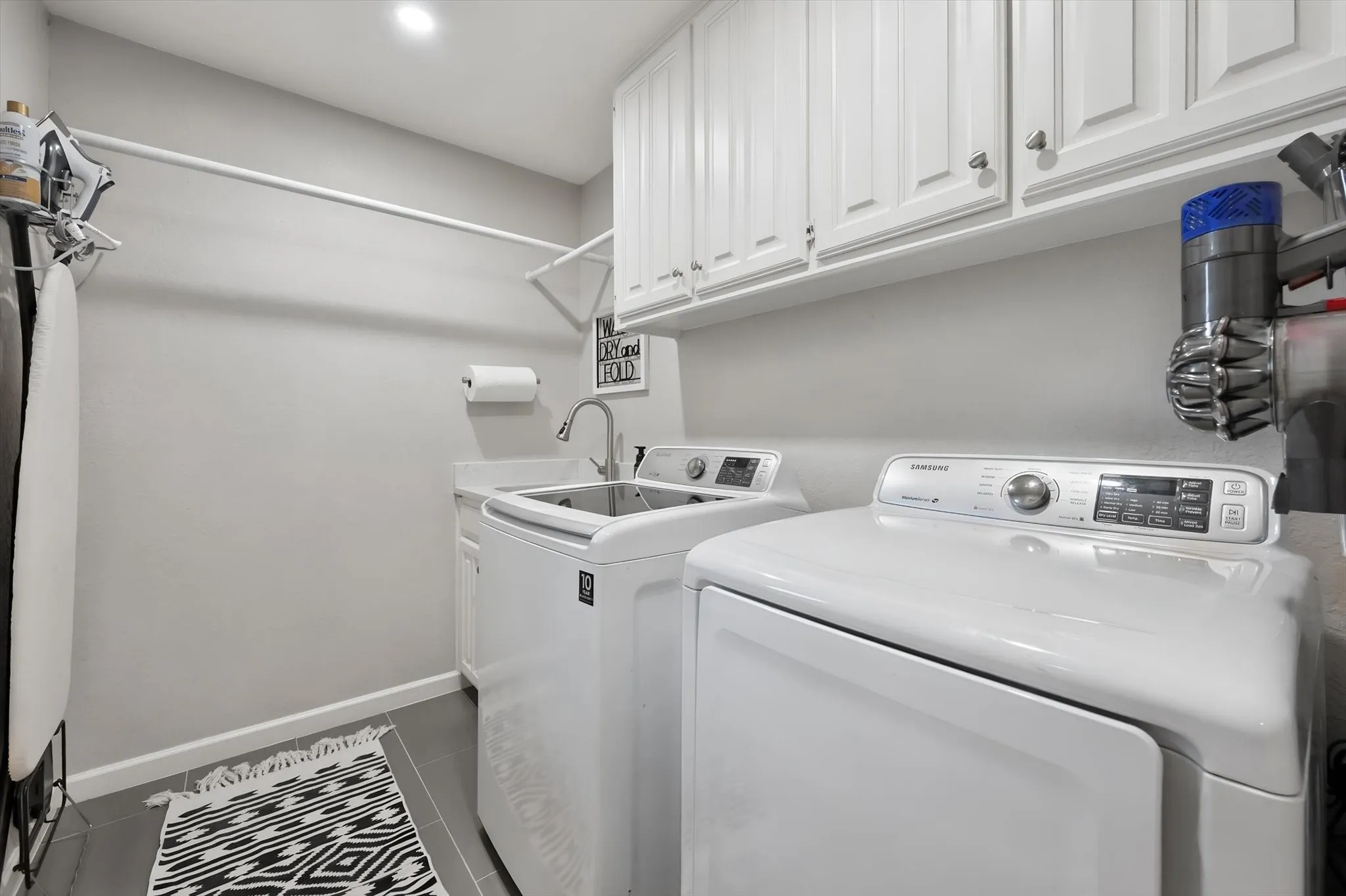 Single Family Residence For Sale in Tarrant County , 4909 Rockford Court, Arlington, Texas 76017, 3 Bedroom, 2 Bathroom, 2 Garage spaces, 2,009 Sqft, built in 1985, mls#21383684, Real Estate Agent in Arlington, Homes For Sale in Tarrant county, Homes For Sale in Arlington, Realtor in Arlington Texas, Real Estate Brokerage Independent Realty Texas, Luminita Cordes Realtor