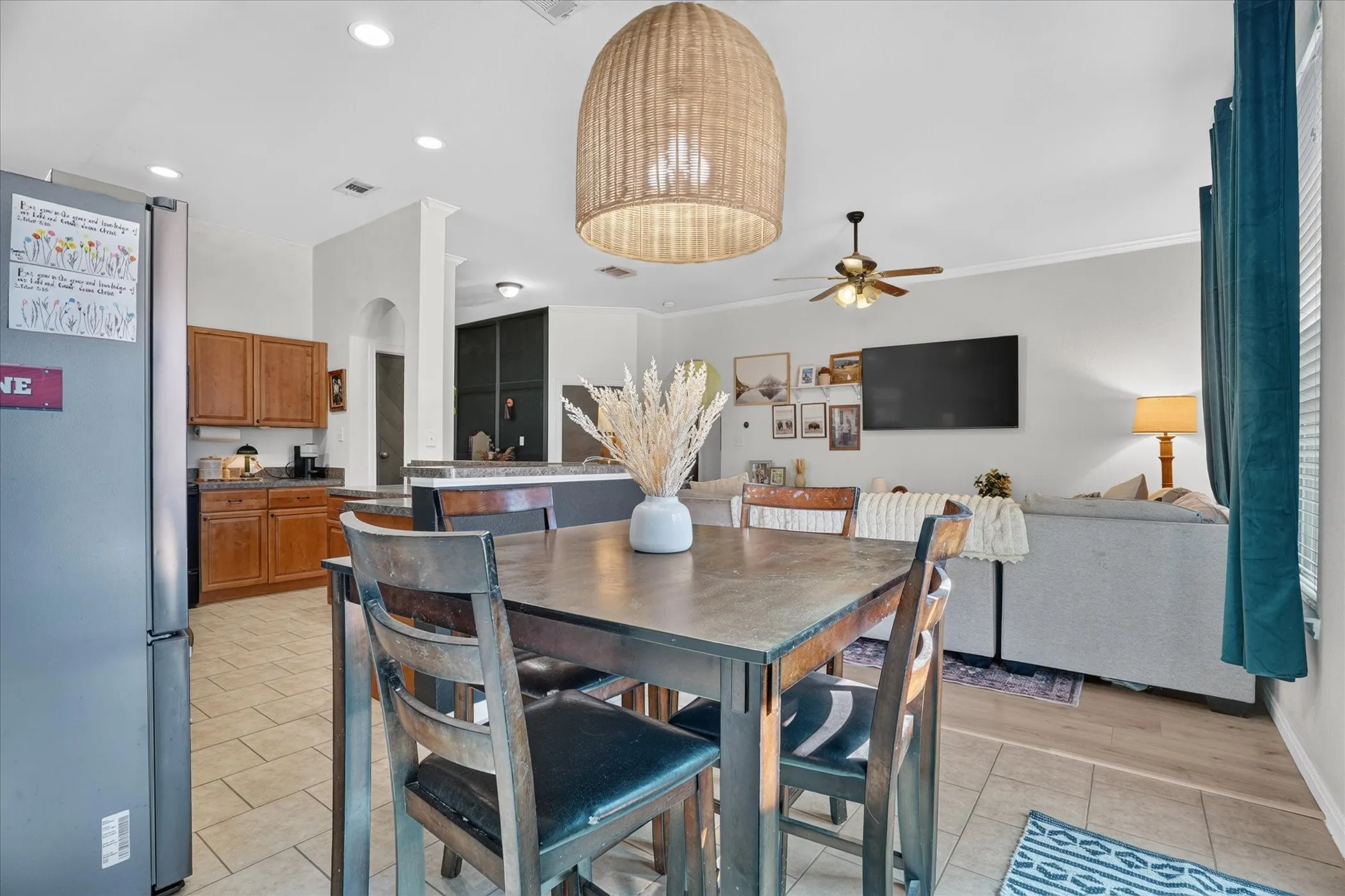Single Family Residence For Sale in Parker County , 237 Wellington Trail, Weatherford, Texas 76085, 3 Bedroom, 2 Bathroom, 2 Garage spaces, 1,760 Sqft, built in 2007, mls#21393535, Real Estate Agent in Weatherford, Homes For Sale in Parker county, Homes For Sale in Weatherford, Realtor in Weatherford Texas, Real Estate Brokerage Independent Realty Texas, Luminita Cordes Realtor