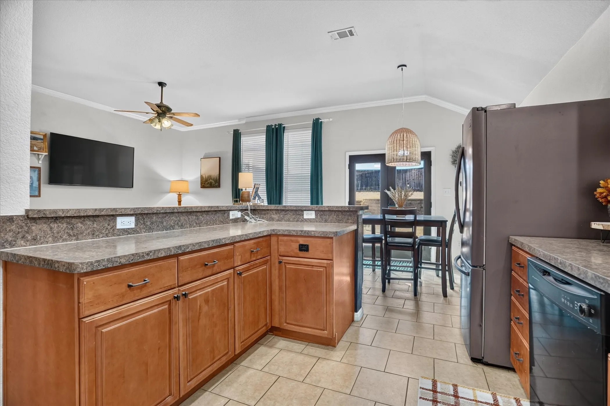 Single Family Residence For Sale in Parker County , 237 Wellington Trail, Weatherford, Texas 76085, 3 Bedroom, 2 Bathroom, 2 Garage spaces, 1,760 Sqft, built in 2007, mls#21393535, Real Estate Agent in Weatherford, Homes For Sale in Parker county, Homes For Sale in Weatherford, Realtor in Weatherford Texas, Real Estate Brokerage Independent Realty Texas, Luminita Cordes Realtor
