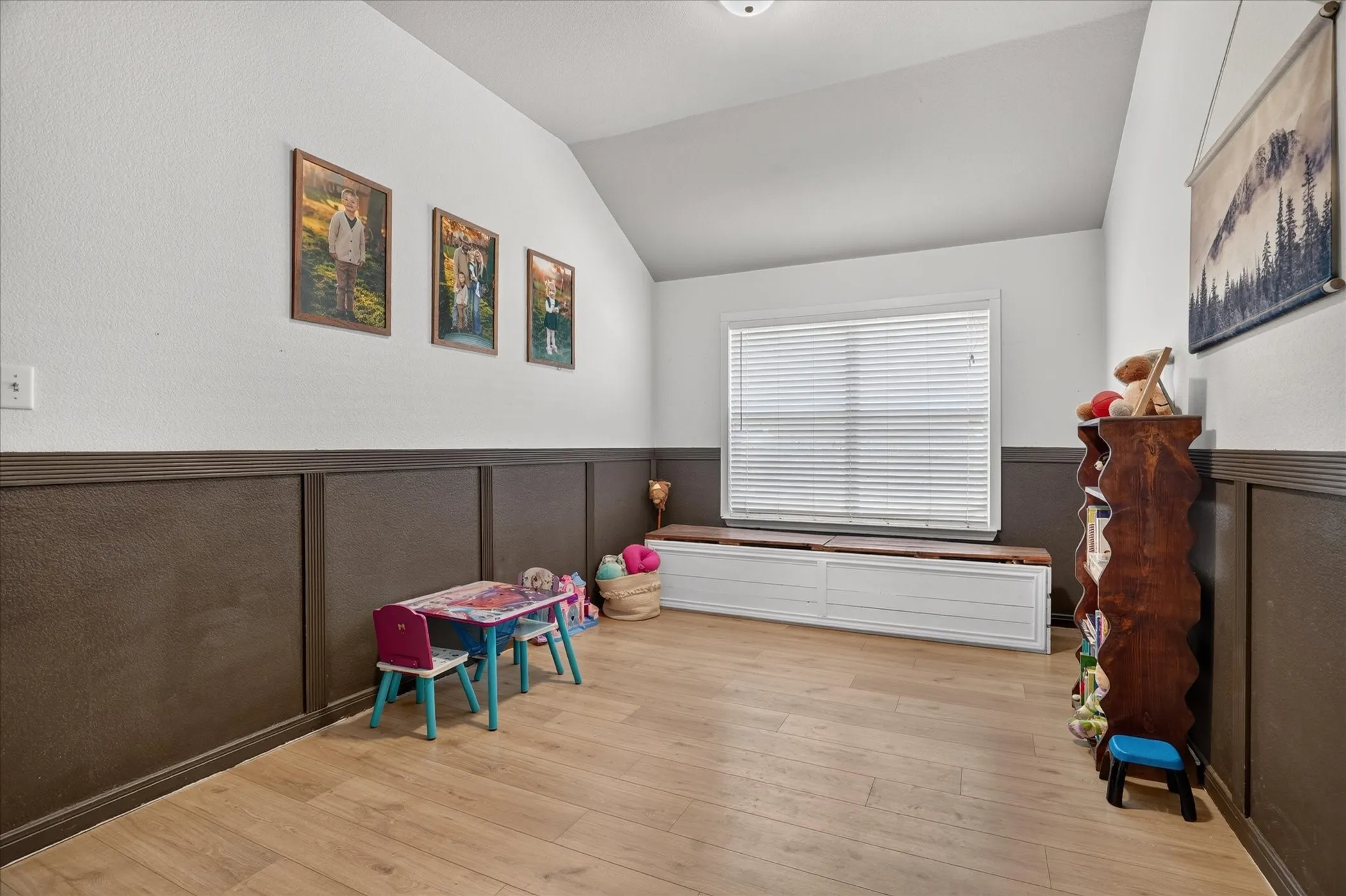 Single Family Residence For Sale in Parker County , 237 Wellington Trail, Weatherford, Texas 76085, 3 Bedroom, 2 Bathroom, 2 Garage spaces, 1,760 Sqft, built in 2007, mls#21393535, Real Estate Agent in Weatherford, Homes For Sale in Parker county, Homes For Sale in Weatherford, Realtor in Weatherford Texas, Real Estate Brokerage Independent Realty Texas, Luminita Cordes Realtor