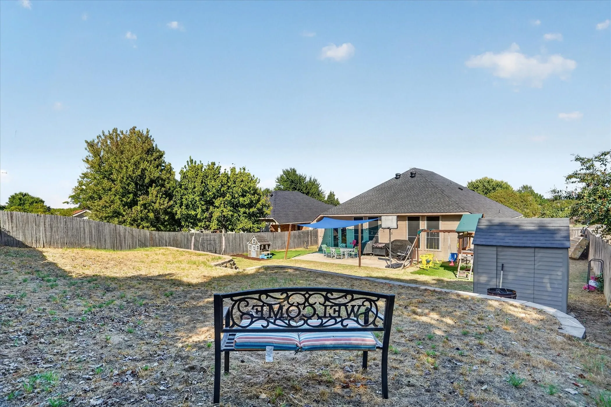 Single Family Residence For Sale in Parker County , 237 Wellington Trail, Weatherford, Texas 76085, 3 Bedroom, 2 Bathroom, 2 Garage spaces, 1,760 Sqft, built in 2007, mls#21393535, Real Estate Agent in Weatherford, Homes For Sale in Parker county, Homes For Sale in Weatherford, Realtor in Weatherford Texas, Real Estate Brokerage Independent Realty Texas, Luminita Cordes Realtor
