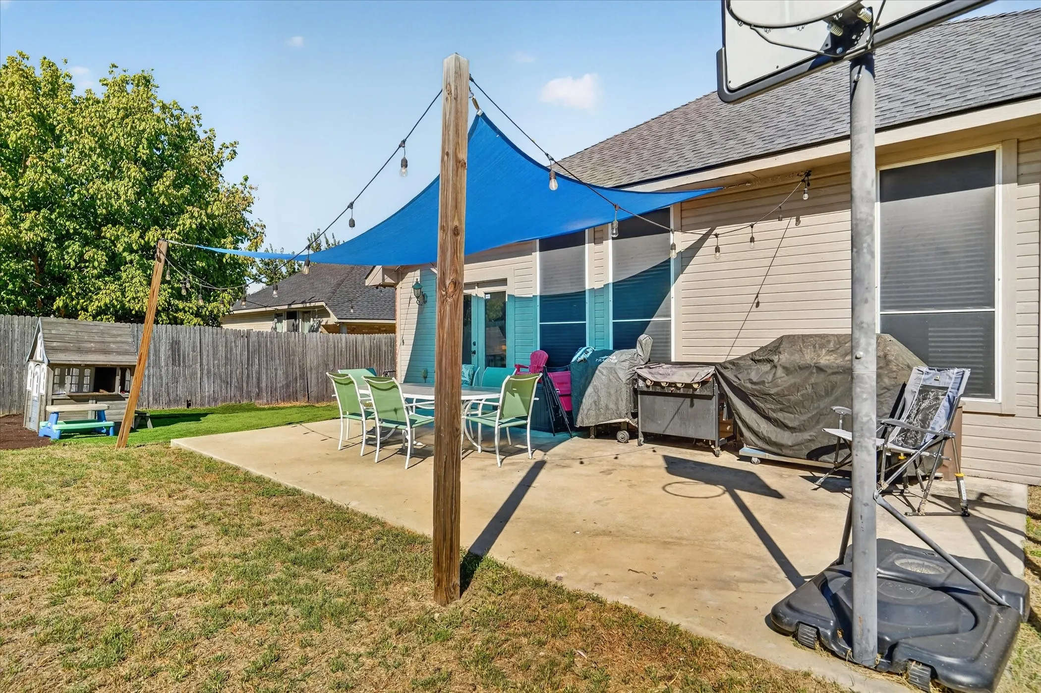 Single Family Residence For Sale in Parker County , 237 Wellington Trail, Weatherford, Texas 76085, 3 Bedroom, 2 Bathroom, 2 Garage spaces, 1,760 Sqft, built in 2007, mls#21393535, Real Estate Agent in Weatherford, Homes For Sale in Parker county, Homes For Sale in Weatherford, Realtor in Weatherford Texas, Real Estate Brokerage Independent Realty Texas, Luminita Cordes Realtor