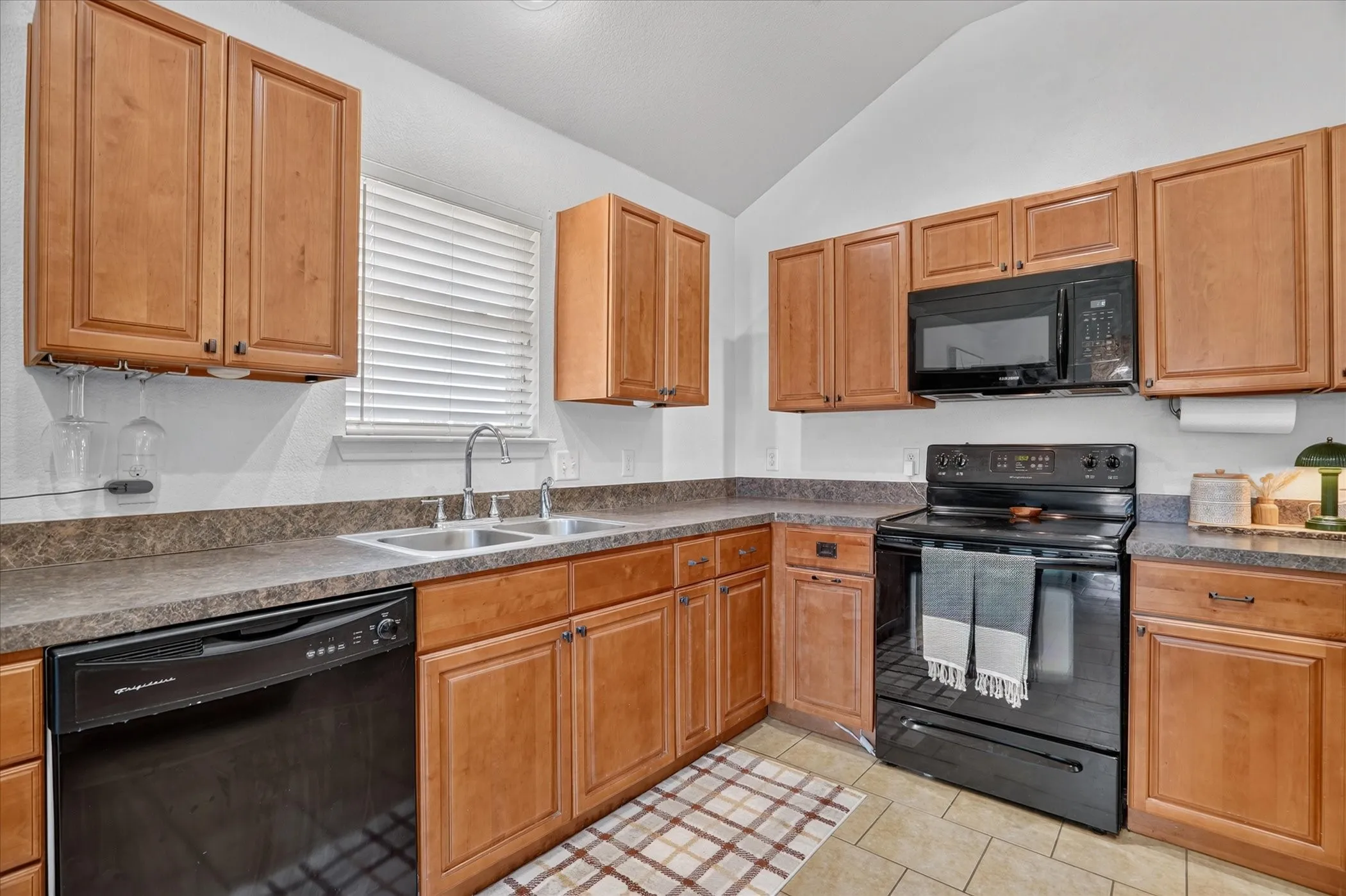 Single Family Residence For Sale in Parker County , 237 Wellington Trail, Weatherford, Texas 76085, 3 Bedroom, 2 Bathroom, 2 Garage spaces, 1,760 Sqft, built in 2007, mls#21393535, Real Estate Agent in Weatherford, Homes For Sale in Parker county, Homes For Sale in Weatherford, Realtor in Weatherford Texas, Real Estate Brokerage Independent Realty Texas, Luminita Cordes Realtor