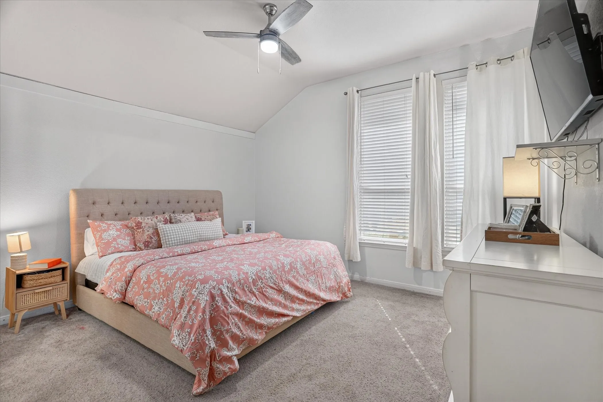 Single Family Residence For Sale in Parker County , 237 Wellington Trail, Weatherford, Texas 76085, 3 Bedroom, 2 Bathroom, 2 Garage spaces, 1,760 Sqft, built in 2007, mls#21393535, Real Estate Agent in Weatherford, Homes For Sale in Parker county, Homes For Sale in Weatherford, Realtor in Weatherford Texas, Real Estate Brokerage Independent Realty Texas, Luminita Cordes Realtor