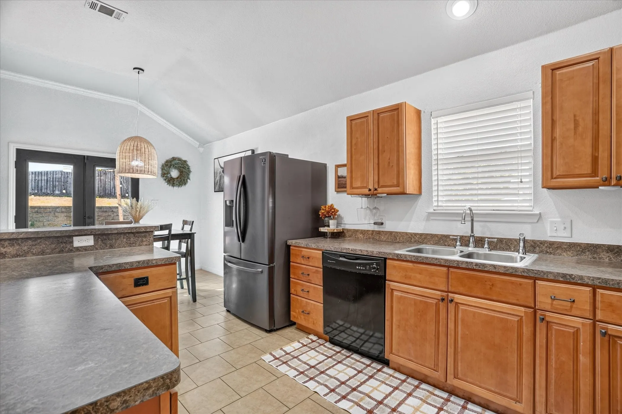 Single Family Residence For Sale in Parker County , 237 Wellington Trail, Weatherford, Texas 76085, 3 Bedroom, 2 Bathroom, 2 Garage spaces, 1,760 Sqft, built in 2007, mls#21393535, Real Estate Agent in Weatherford, Homes For Sale in Parker county, Homes For Sale in Weatherford, Realtor in Weatherford Texas, Real Estate Brokerage Independent Realty Texas, Luminita Cordes Realtor