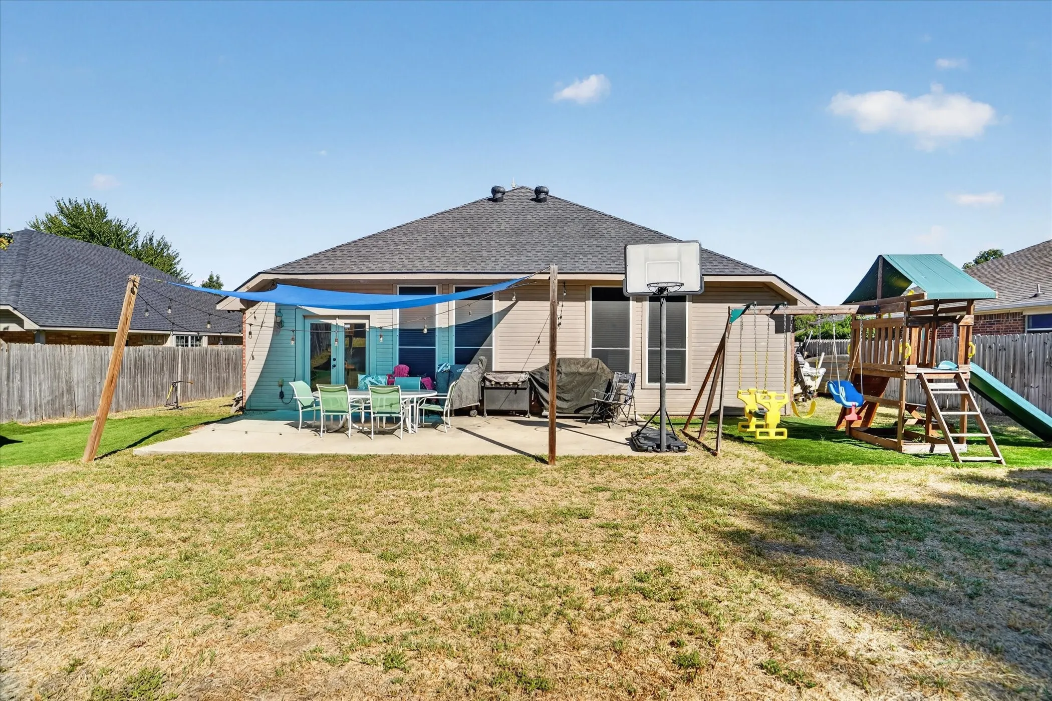 Single Family Residence For Sale in Parker County , 237 Wellington Trail, Weatherford, Texas 76085, 3 Bedroom, 2 Bathroom, 2 Garage spaces, 1,760 Sqft, built in 2007, mls#21393535, Real Estate Agent in Weatherford, Homes For Sale in Parker county, Homes For Sale in Weatherford, Realtor in Weatherford Texas, Real Estate Brokerage Independent Realty Texas, Luminita Cordes Realtor