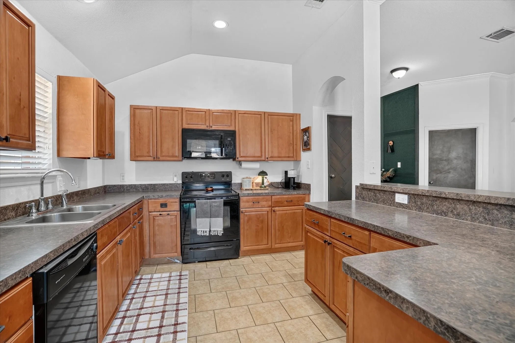 Single Family Residence For Sale in Parker County , 237 Wellington Trail, Weatherford, Texas 76085, 3 Bedroom, 2 Bathroom, 2 Garage spaces, 1,760 Sqft, built in 2007, mls#21393535, Real Estate Agent in Weatherford, Homes For Sale in Parker county, Homes For Sale in Weatherford, Realtor in Weatherford Texas, Real Estate Brokerage Independent Realty Texas, Luminita Cordes Realtor