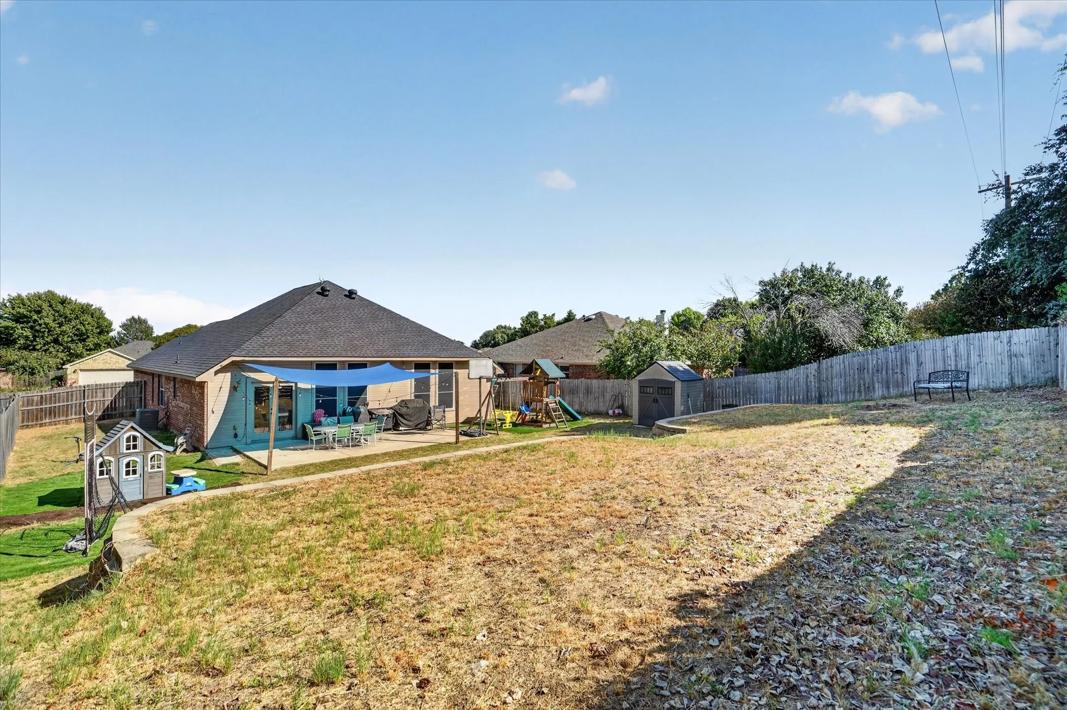 Single Family Residence For Sale in Parker County , 237 Wellington Trail, Weatherford, Texas 76085, 3 Bedroom, 2 Bathroom, 2 Garage spaces, 1,760 Sqft, built in 2007, mls#21393535, Real Estate Agent in Weatherford, Homes For Sale in Parker county, Homes For Sale in Weatherford, Realtor in Weatherford Texas, Real Estate Brokerage Independent Realty Texas, Luminita Cordes Realtor