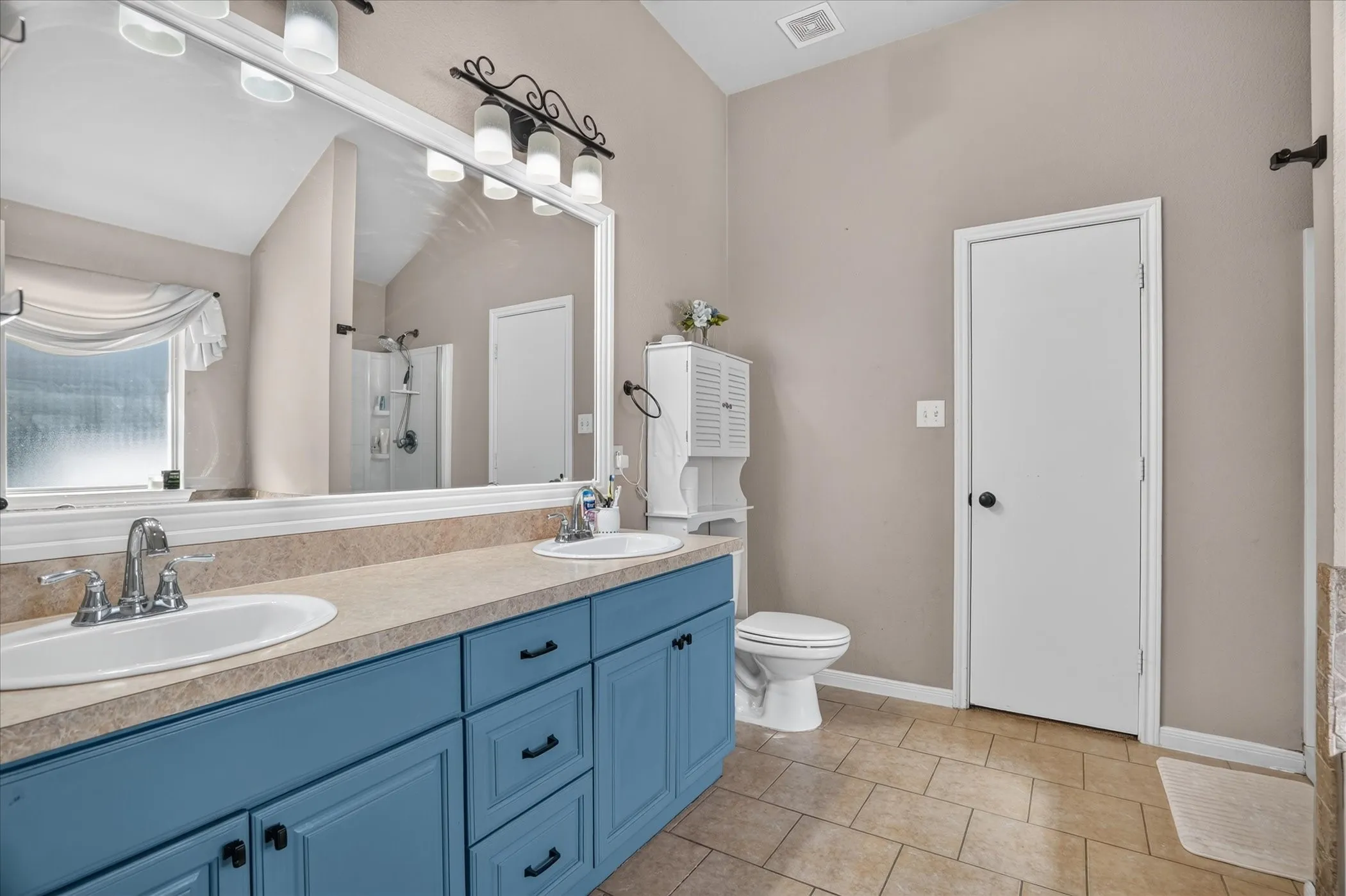 Single Family Residence For Sale in Parker County , 237 Wellington Trail, Weatherford, Texas 76085, 3 Bedroom, 2 Bathroom, 2 Garage spaces, 1,760 Sqft, built in 2007, mls#21393535, Real Estate Agent in Weatherford, Homes For Sale in Parker county, Homes For Sale in Weatherford, Realtor in Weatherford Texas, Real Estate Brokerage Independent Realty Texas, Luminita Cordes Realtor