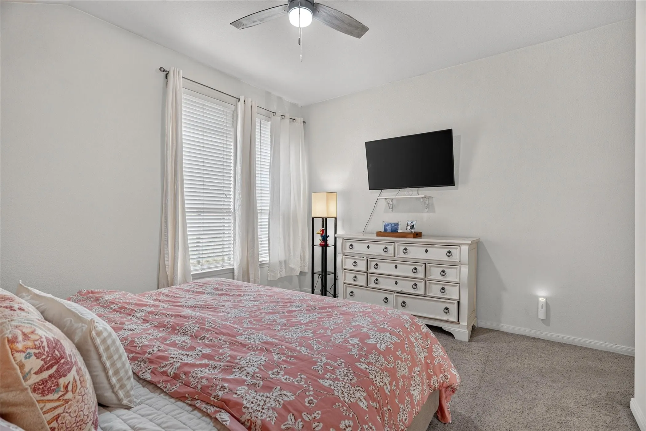 Single Family Residence For Sale in Parker County , 237 Wellington Trail, Weatherford, Texas 76085, 3 Bedroom, 2 Bathroom, 2 Garage spaces, 1,760 Sqft, built in 2007, mls#21393535, Real Estate Agent in Weatherford, Homes For Sale in Parker county, Homes For Sale in Weatherford, Realtor in Weatherford Texas, Real Estate Brokerage Independent Realty Texas, Luminita Cordes Realtor