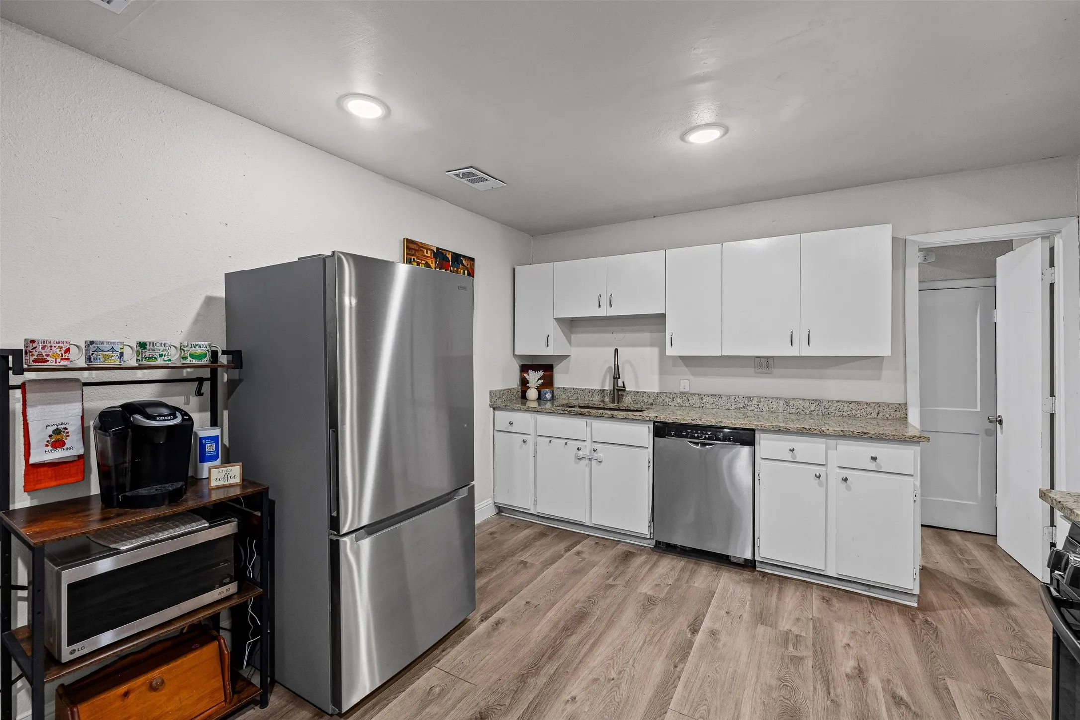 Single Family Residence For Sale in Tarrant County , 8311 Whitney Drive, White Settlement, Texas 76108, 3 Bedroom, 1 Bathroom, 1 Garage spaces, 1,193 Sqft, built in 1947, mls#21393541, Real Estate Agent in White Settlement, Homes For Sale in Tarrant county, Homes For Sale in White Settlement, Realtor in White Settlement Texas, Real Estate Brokerage Independent Realty Texas, Luminita Cordes Realtor