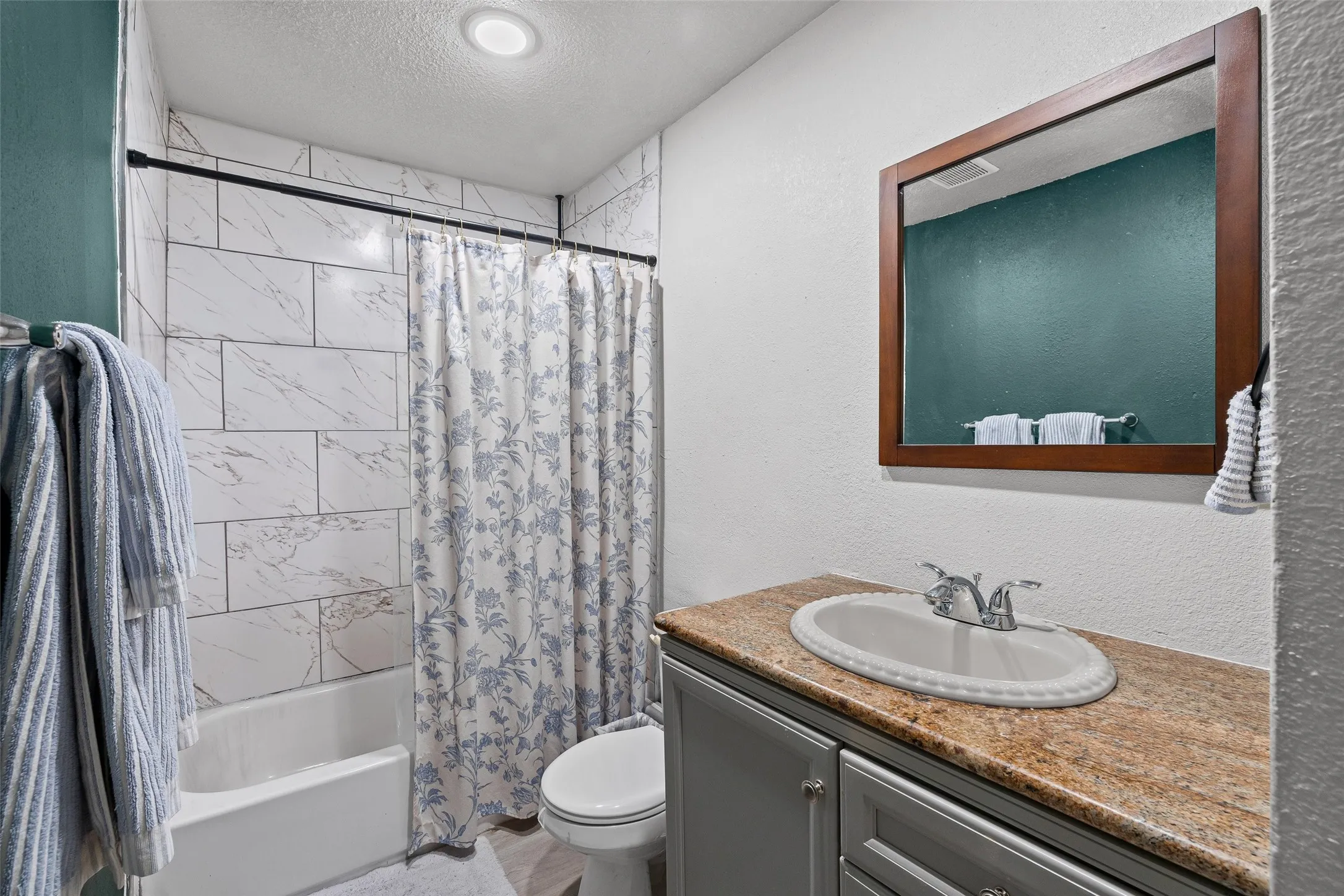 Single Family Residence For Sale in Tarrant County , 8311 Whitney Drive, White Settlement, Texas 76108, 3 Bedroom, 1 Bathroom, 1 Garage spaces, 1,193 Sqft, built in 1947, mls#21393541, Real Estate Agent in White Settlement, Homes For Sale in Tarrant county, Homes For Sale in White Settlement, Realtor in White Settlement Texas, Real Estate Brokerage Independent Realty Texas, Luminita Cordes Realtor