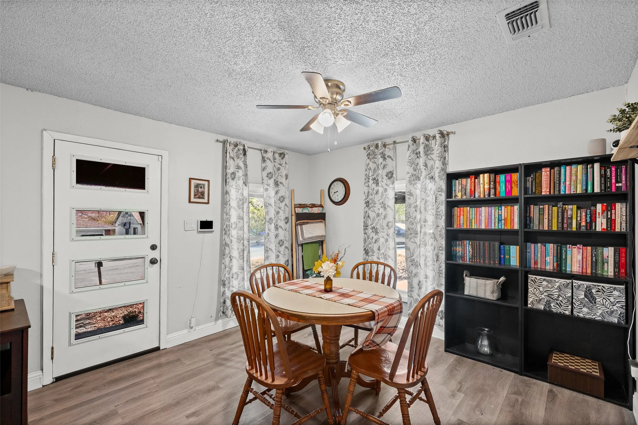 Single Family Residence For Sale in Tarrant County , 8311 Whitney Drive, White Settlement, Texas 76108, 3 Bedroom, 1 Bathroom, 1 Garage spaces, 1,193 Sqft, built in 1947, mls#21393541, Real Estate Agent in White Settlement, Homes For Sale in Tarrant county, Homes For Sale in White Settlement, Realtor in White Settlement Texas, Real Estate Brokerage Independent Realty Texas, Luminita Cordes Realtor
