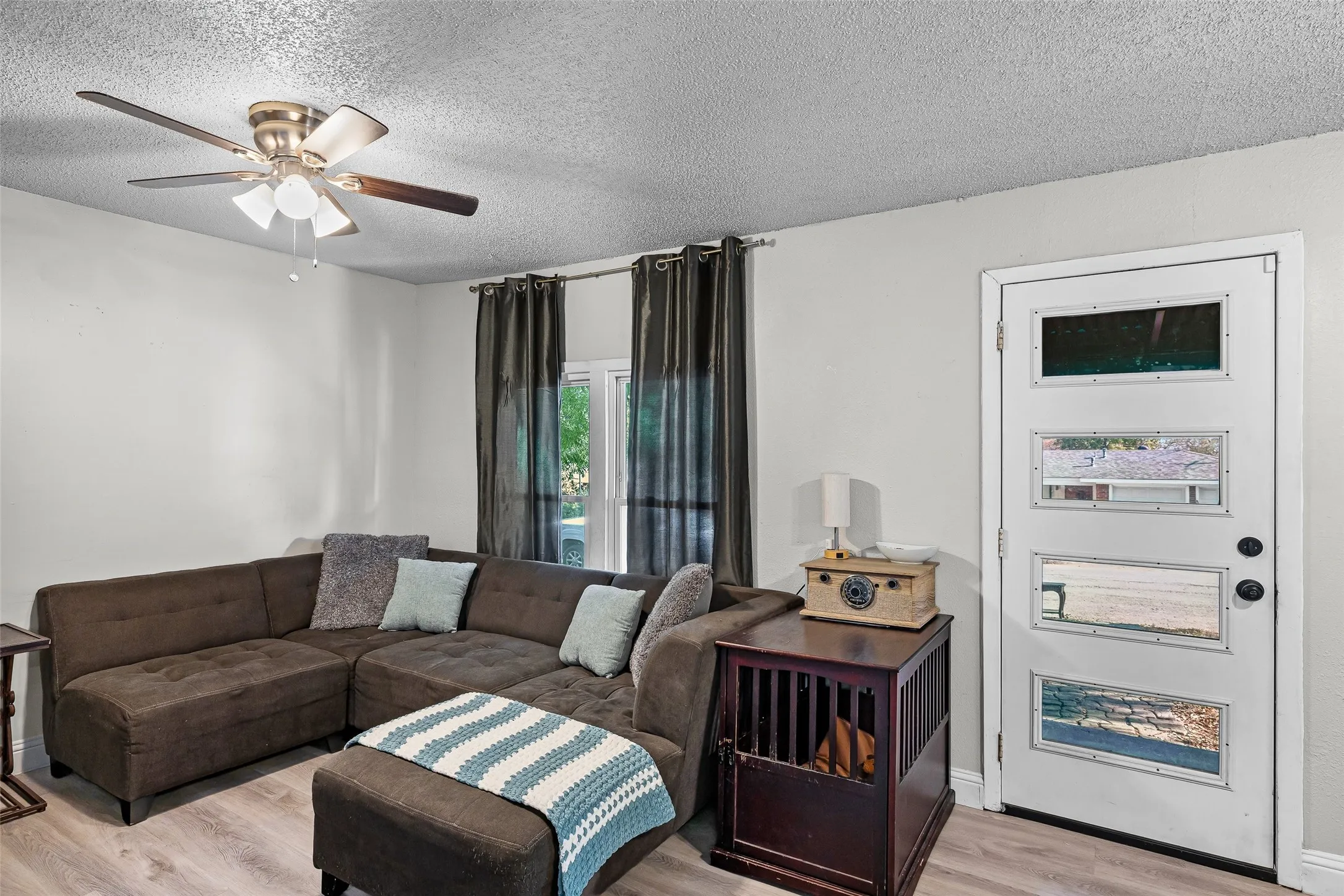 Single Family Residence For Sale in Tarrant County , 8311 Whitney Drive, White Settlement, Texas 76108, 3 Bedroom, 1 Bathroom, 1 Garage spaces, 1,193 Sqft, built in 1947, mls#21393541, Real Estate Agent in White Settlement, Homes For Sale in Tarrant county, Homes For Sale in White Settlement, Realtor in White Settlement Texas, Real Estate Brokerage Independent Realty Texas, Luminita Cordes Realtor