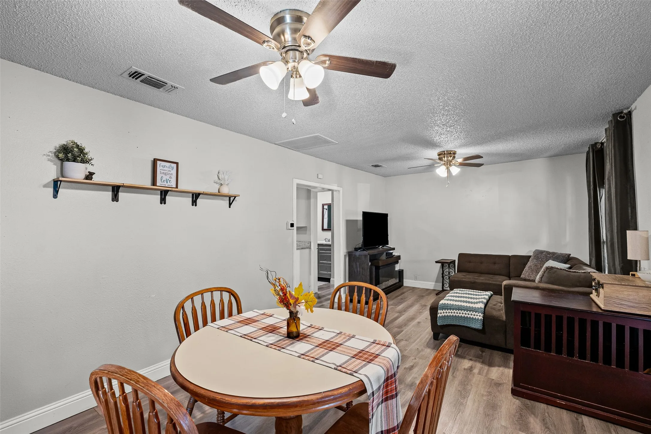 Single Family Residence For Sale in Tarrant County , 8311 Whitney Drive, White Settlement, Texas 76108, 3 Bedroom, 1 Bathroom, 1 Garage spaces, 1,193 Sqft, built in 1947, mls#21393541, Real Estate Agent in White Settlement, Homes For Sale in Tarrant county, Homes For Sale in White Settlement, Realtor in White Settlement Texas, Real Estate Brokerage Independent Realty Texas, Luminita Cordes Realtor