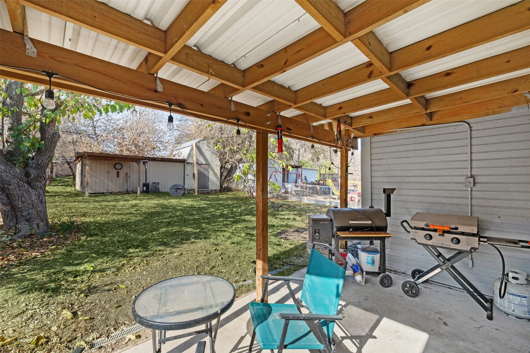 Single Family Residence For Sale in Tarrant County , 8311 Whitney Drive, White Settlement, Texas 76108, 3 Bedroom, 1 Bathroom, 1 Garage spaces, 1,193 Sqft, built in 1947, mls#21393541, Real Estate Agent in White Settlement, Homes For Sale in Tarrant county, Homes For Sale in White Settlement, Realtor in White Settlement Texas, Real Estate Brokerage Independent Realty Texas, Luminita Cordes Realtor