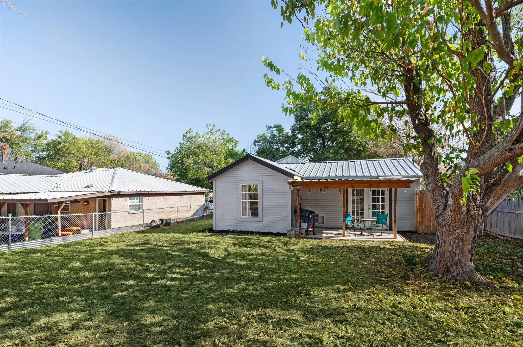 Single Family Residence For Sale in Tarrant County , 8311 Whitney Drive, White Settlement, Texas 76108, 3 Bedroom, 1 Bathroom, 1 Garage spaces, 1,193 Sqft, built in 1947, mls#21393541, Real Estate Agent in White Settlement, Homes For Sale in Tarrant county, Homes For Sale in White Settlement, Realtor in White Settlement Texas, Real Estate Brokerage Independent Realty Texas, Luminita Cordes Realtor