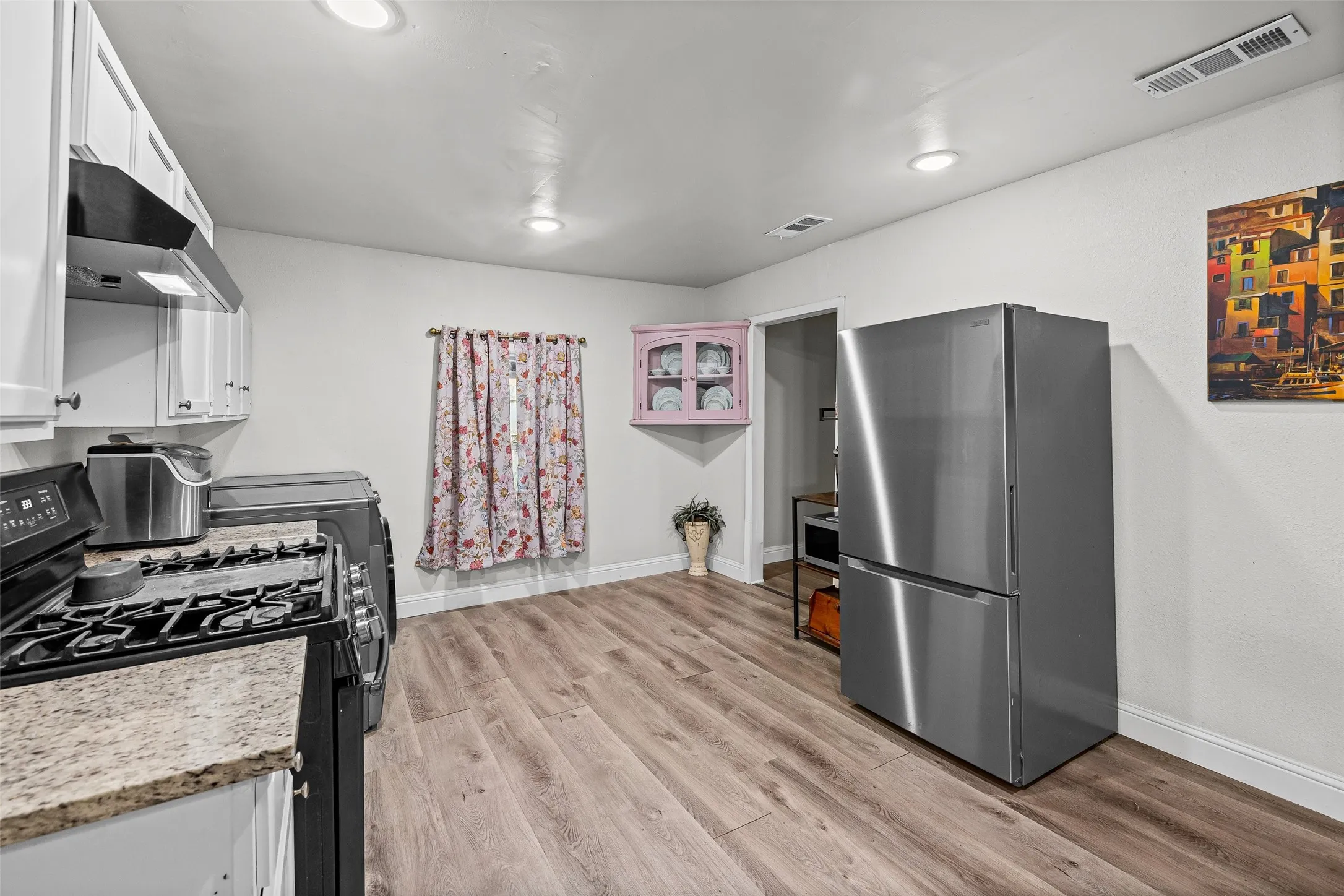 Single Family Residence For Sale in Tarrant County , 8311 Whitney Drive, White Settlement, Texas 76108, 3 Bedroom, 1 Bathroom, 1 Garage spaces, 1,193 Sqft, built in 1947, mls#21393541, Real Estate Agent in White Settlement, Homes For Sale in Tarrant county, Homes For Sale in White Settlement, Realtor in White Settlement Texas, Real Estate Brokerage Independent Realty Texas, Luminita Cordes Realtor