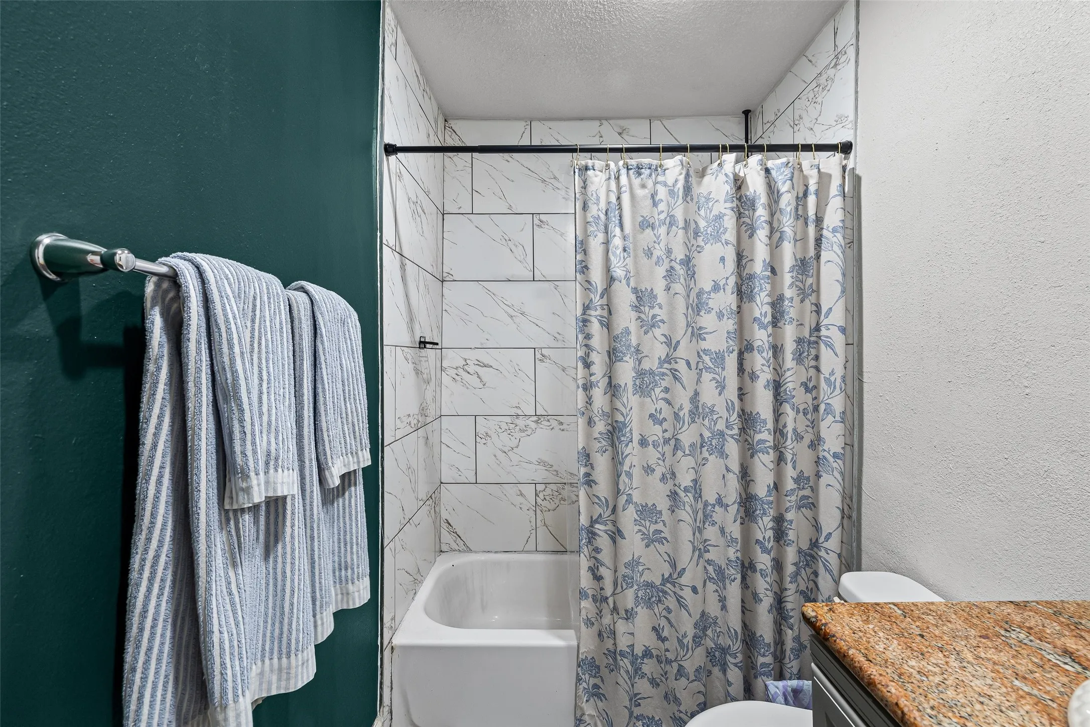 Single Family Residence For Sale in Tarrant County , 8311 Whitney Drive, White Settlement, Texas 76108, 3 Bedroom, 1 Bathroom, 1 Garage spaces, 1,193 Sqft, built in 1947, mls#21393541, Real Estate Agent in White Settlement, Homes For Sale in Tarrant county, Homes For Sale in White Settlement, Realtor in White Settlement Texas, Real Estate Brokerage Independent Realty Texas, Luminita Cordes Realtor
