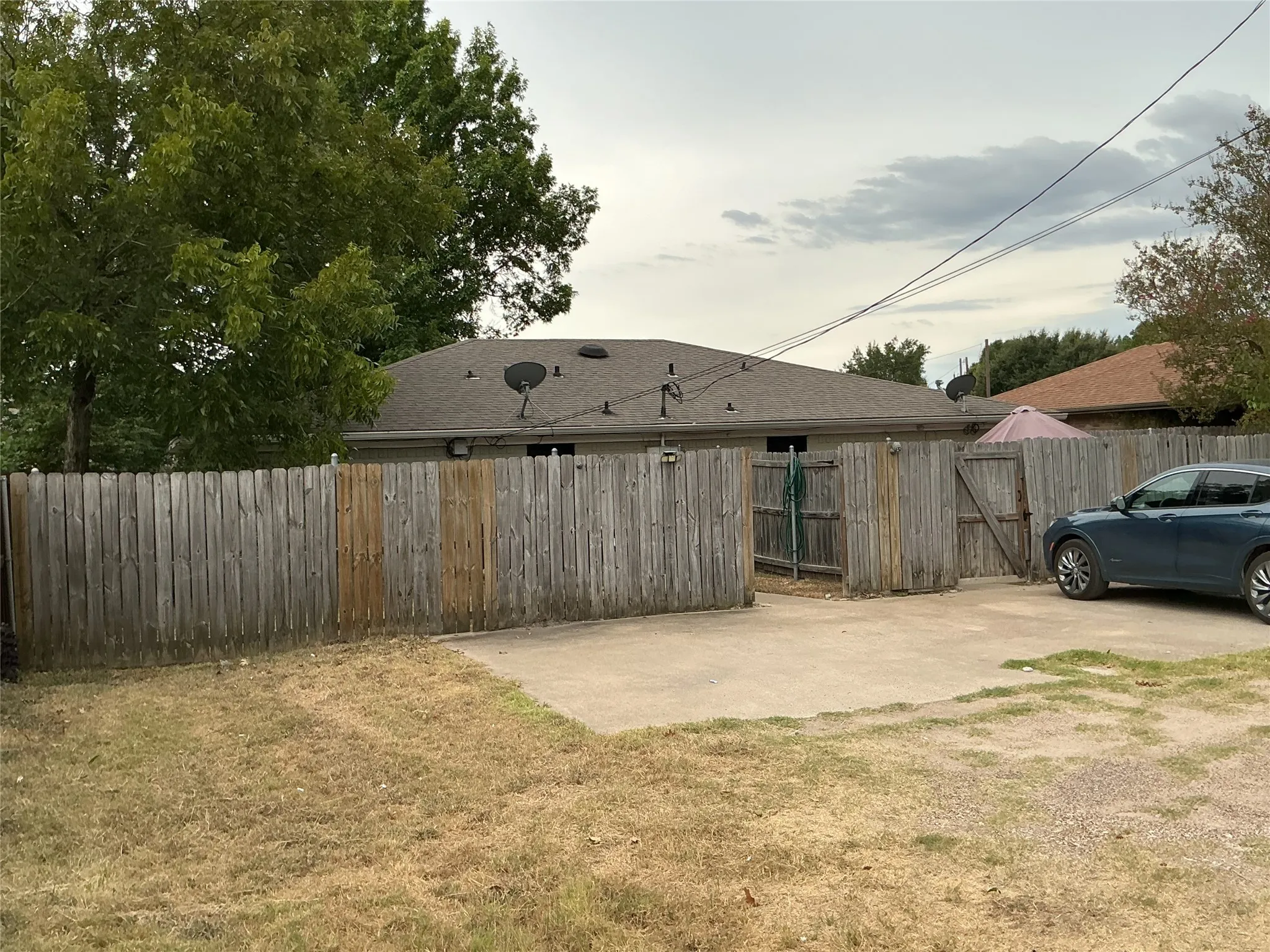 Duplex For Sale in Navarro County , 300-302 Northwood Boulevard, Corsicana, Texas 75110, 4 Bedroom, 2 Bathroom, Garage spaces, 0 Sqft, built in 1975, mls#21385456, Real Estate Agent in Corsicana, Homes For Sale in Navarro county, Homes For Sale in Corsicana, Realtor in Corsicana Texas, Real Estate Brokerage Independent Realty Texas, Luminita Cordes Realtor