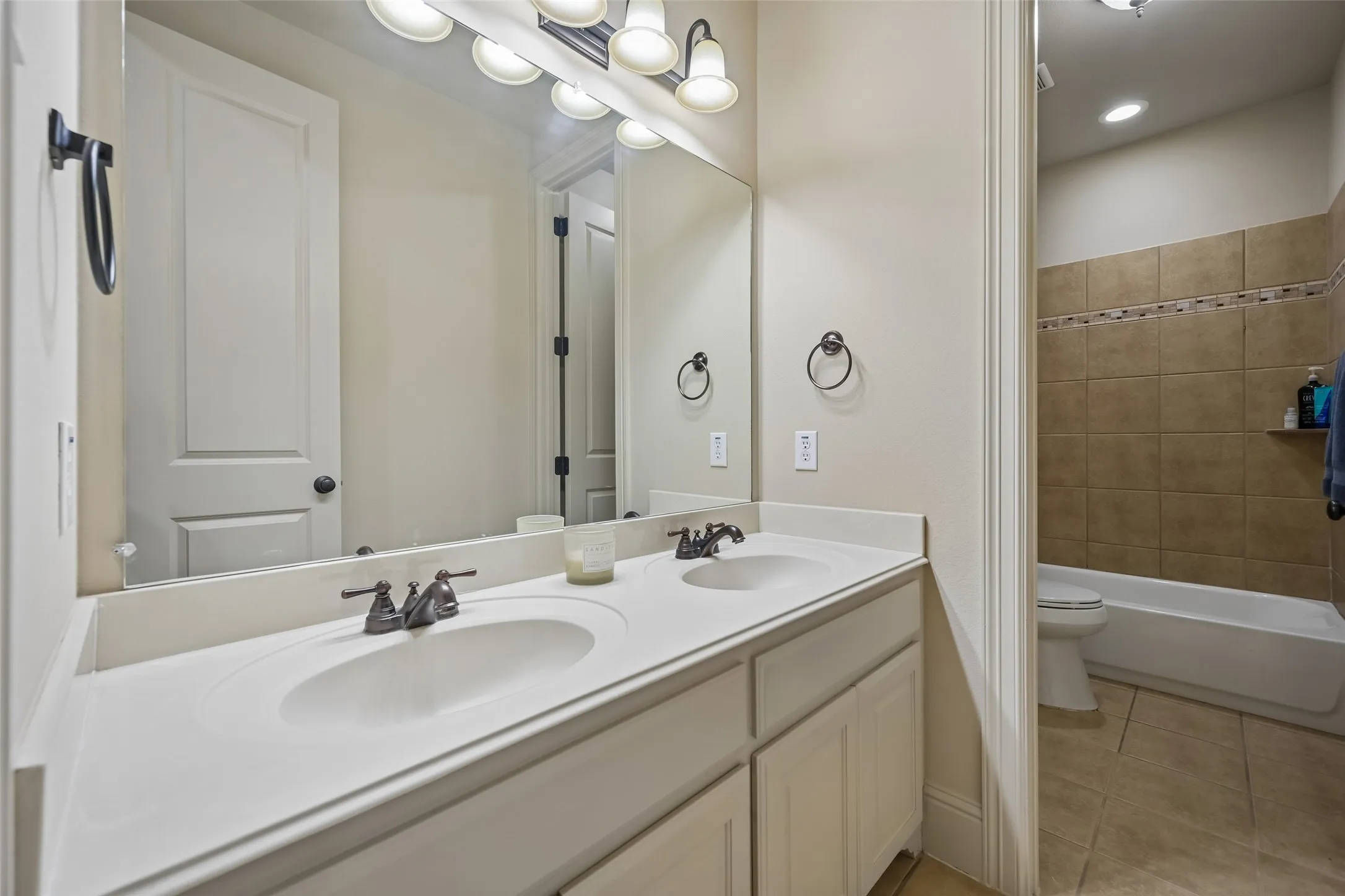 Single Family Residence For Sale in Collin County , 840 Butchart Drive, Prosper, Texas 75078, 4 Bedroom, 4 Bathroom, 3 Garage spaces, 3,405 Sqft, built in 2008, mls#21386203, Real Estate Agent in Prosper, Homes For Sale in Collin county, Homes For Sale in Prosper, Realtor in Prosper Texas, Real Estate Brokerage Independent Realty Texas, Luminita Cordes Realtor