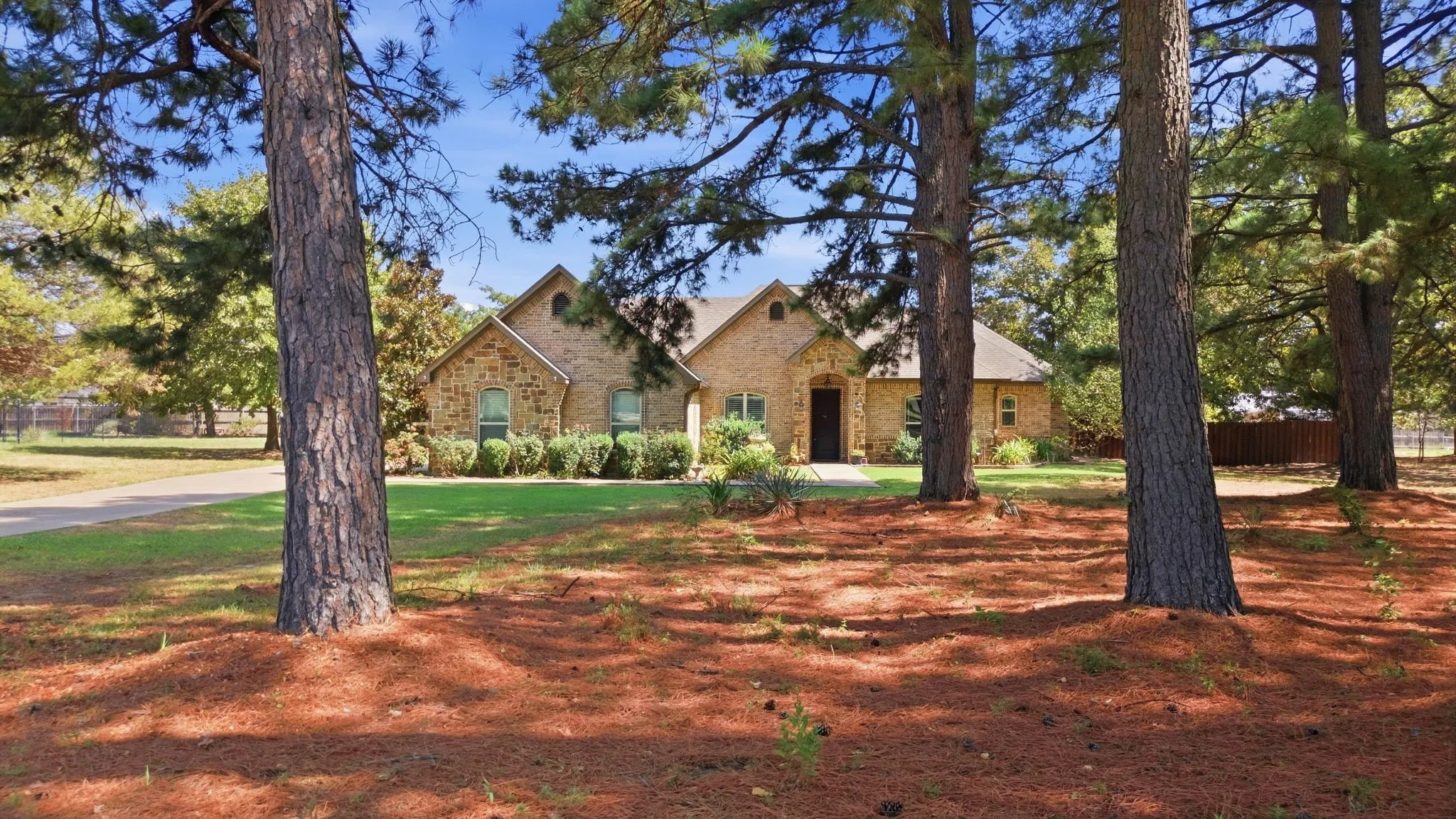 Single Family Residence For Sale in Wood County , 213 County Rd 2321, Mineola, Texas 75773, 4 Bedroom, 3 Bathroom, 2 Garage spaces, 2,415 Sqft, built in 2015, mls#21393285, Real Estate Agent in Mineola, Homes For Sale in Wood county, Homes For Sale in Mineola, Realtor in Mineola Texas, Real Estate Brokerage Independent Realty Texas, Luminita Cordes Realtor