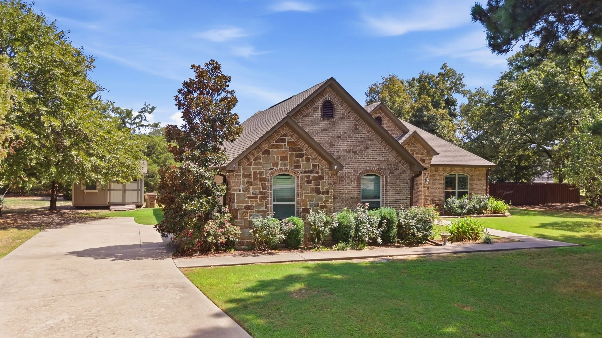 Single Family Residence For Sale in Wood County , 213 County Rd 2321, Mineola, Texas 75773, 4 Bedroom, 3 Bathroom, 2 Garage spaces, 2,415 Sqft, built in 2015, mls#21393285, Real Estate Agent in Mineola, Homes For Sale in Wood county, Homes For Sale in Mineola, Realtor in Mineola Texas, Real Estate Brokerage Independent Realty Texas, Luminita Cordes Realtor