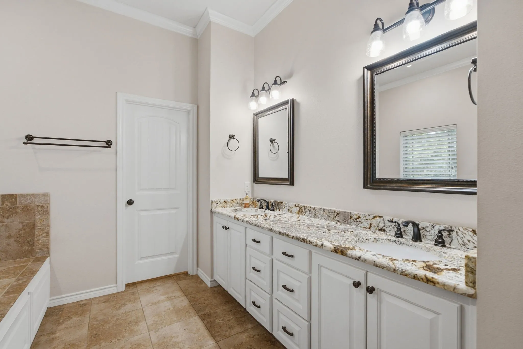 Single Family Residence For Sale in Wood County , 213 County Rd 2321, Mineola, Texas 75773, 4 Bedroom, 3 Bathroom, 2 Garage spaces, 2,415 Sqft, built in 2015, mls#21393285, Real Estate Agent in Mineola, Homes For Sale in Wood county, Homes For Sale in Mineola, Realtor in Mineola Texas, Real Estate Brokerage Independent Realty Texas, Luminita Cordes Realtor