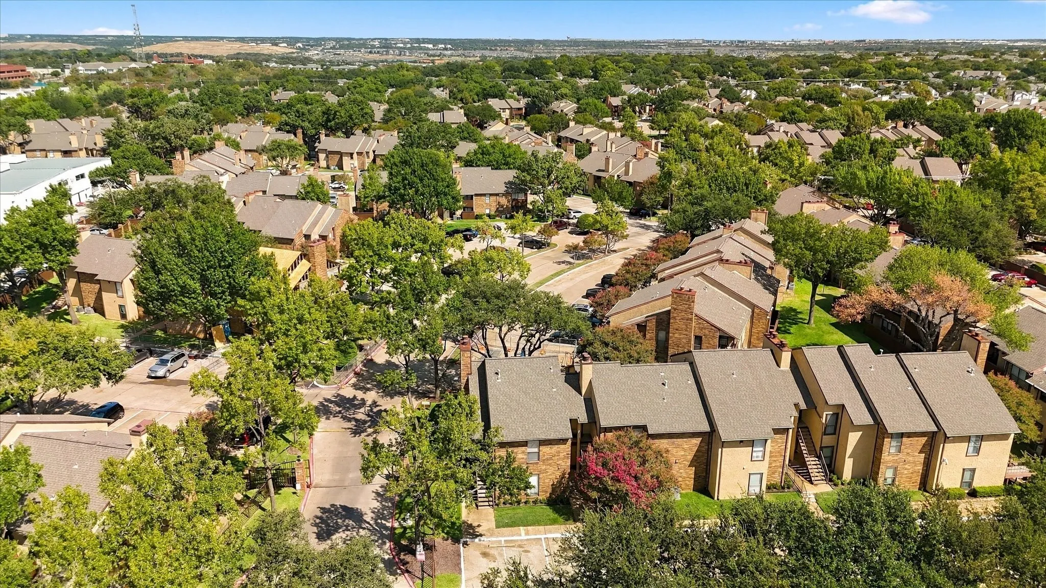 Condominium For Sale in Tarrant County , 1901 Cloisters Drive 920, Arlington, Texas 76011, 1 Bedroom, 1 Bathroom, Garage spaces, 792 Sqft, built in 1981, mls#21392504, Real Estate Agent in Arlington, Homes For Sale in Tarrant county, Homes For Sale in Arlington, Realtor in Arlington Texas, Real Estate Brokerage Independent Realty Texas, Luminita Cordes Realtor