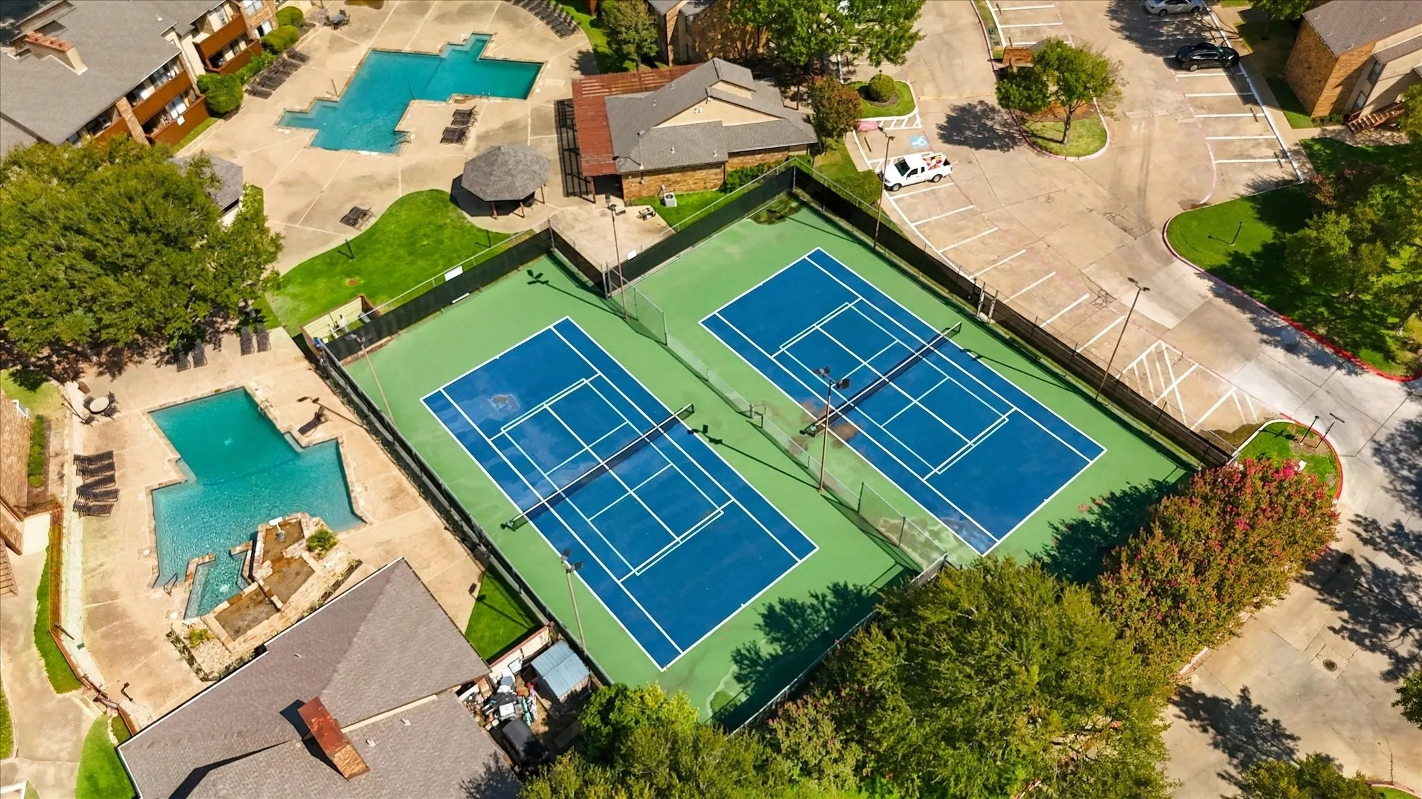 Two community pools, tennis courts and clubhouse!