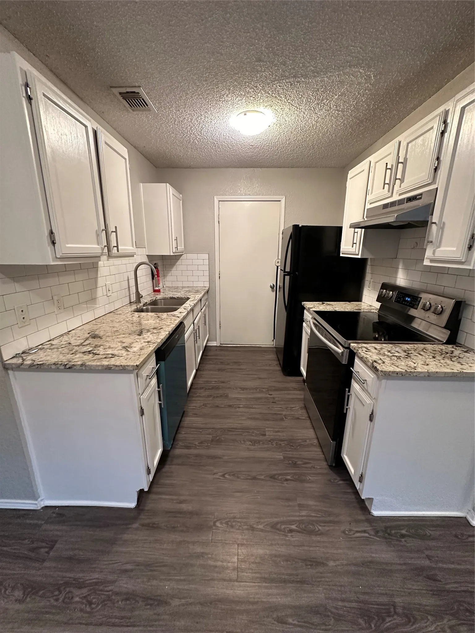 Single Family Residence For Rent in Tarrant County , 1459 Woodhall Court, Fort Worth, Texas 76134, 2 Bedroom, 1 Bathroom, 1 Garage spaces, 918 Sqft, built in 1984, mls#21393538, Real Estate Agent in Fort Worth, Homes For Rent in Tarrant county, Homes For Rent in Fort Worth, Realtor in Fort Worth Texas, Real Estate Brokerage Independent Realty Texas, Luminita Cordes Realtor