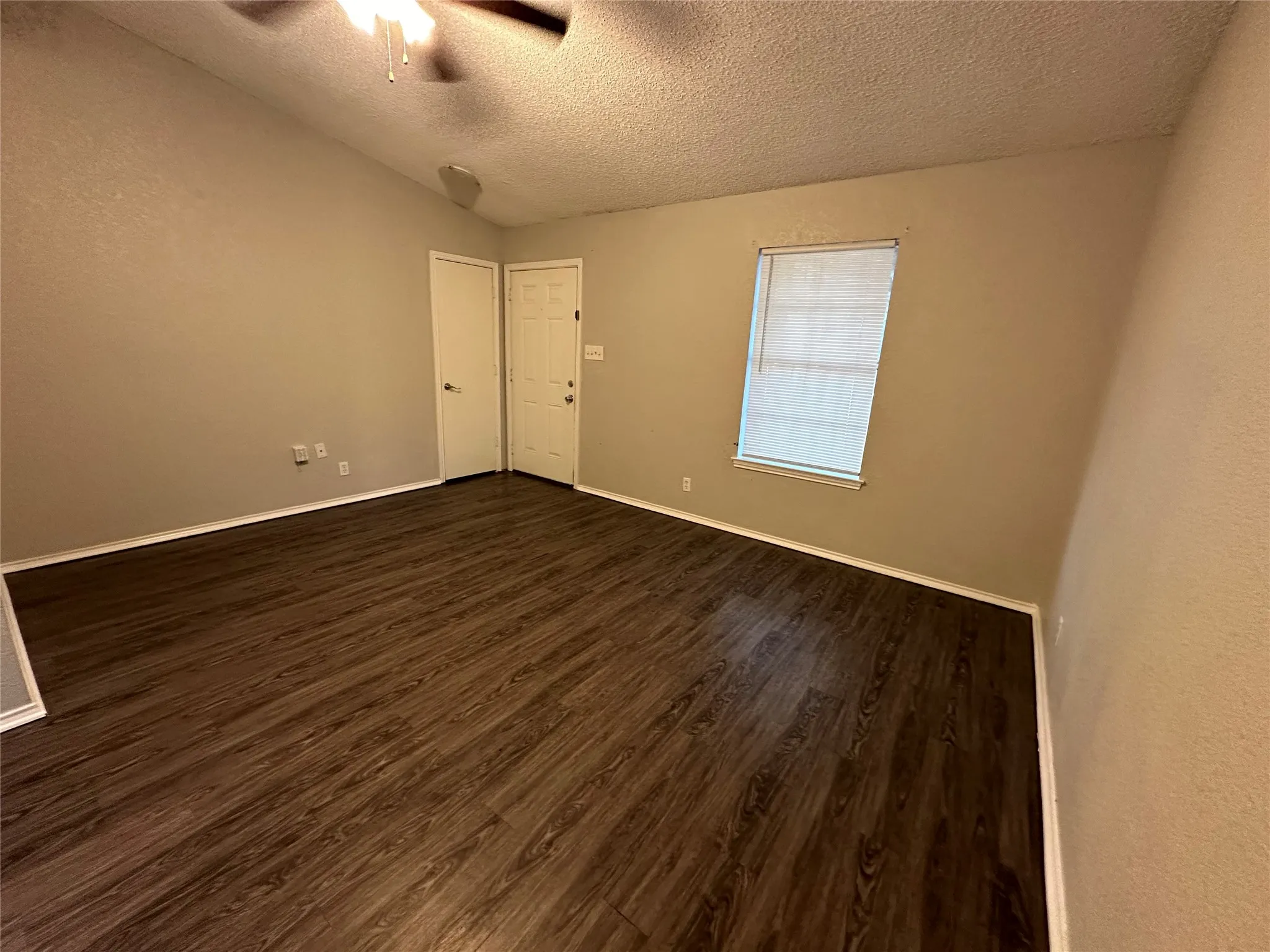 Single Family Residence For Rent in Tarrant County , 1459 Woodhall Court, Fort Worth, Texas 76134, 2 Bedroom, 1 Bathroom, 1 Garage spaces, 918 Sqft, built in 1984, mls#21393538, Real Estate Agent in Fort Worth, Homes For Rent in Tarrant county, Homes For Rent in Fort Worth, Realtor in Fort Worth Texas, Real Estate Brokerage Independent Realty Texas, Luminita Cordes Realtor