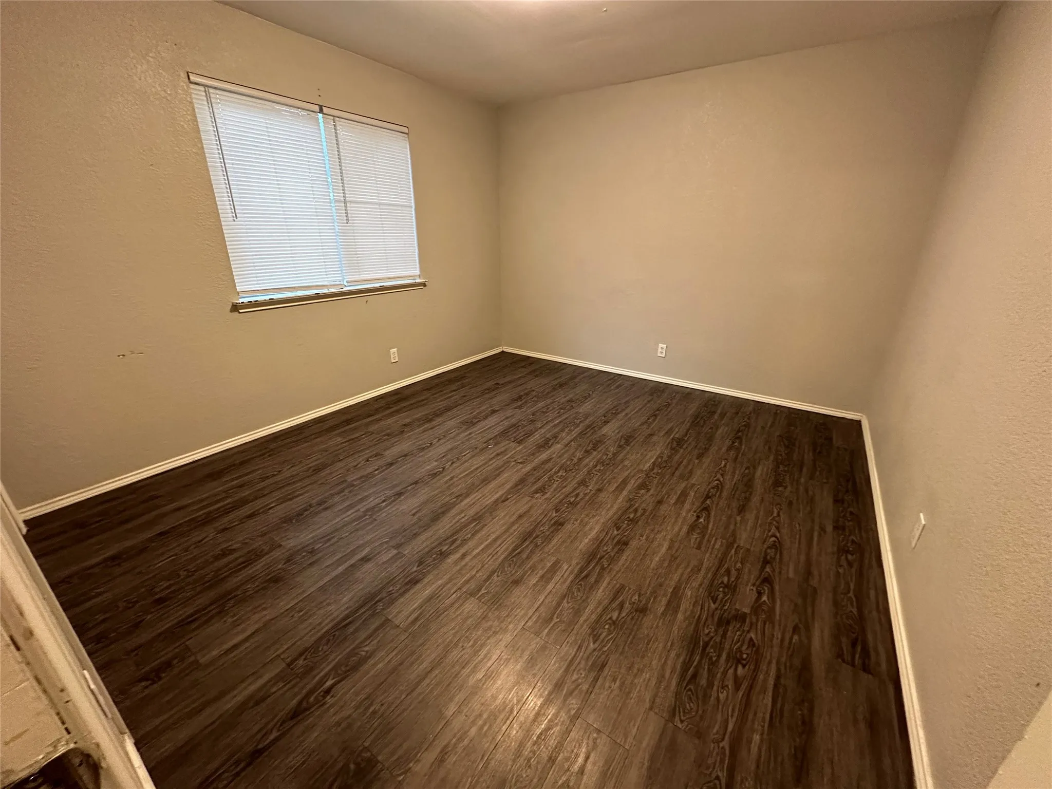 Single Family Residence For Rent in Tarrant County , 1459 Woodhall Court, Fort Worth, Texas 76134, 2 Bedroom, 1 Bathroom, 1 Garage spaces, 918 Sqft, built in 1984, mls#21393538, Real Estate Agent in Fort Worth, Homes For Rent in Tarrant county, Homes For Rent in Fort Worth, Realtor in Fort Worth Texas, Real Estate Brokerage Independent Realty Texas, Luminita Cordes Realtor