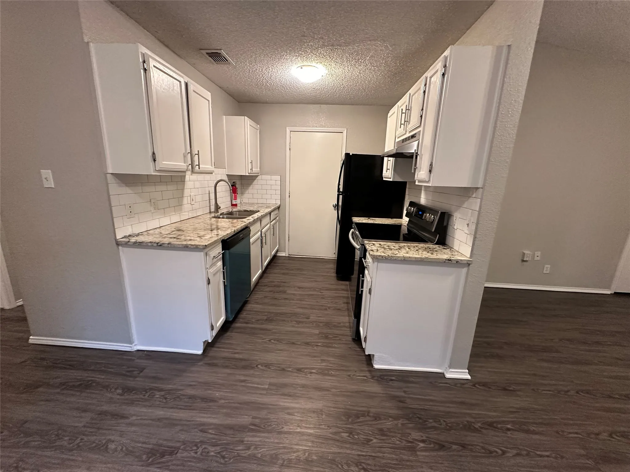 Single Family Residence For Rent in Tarrant County , 1459 Woodhall Court, Fort Worth, Texas 76134, 2 Bedroom, 1 Bathroom, 1 Garage spaces, 918 Sqft, built in 1984, mls#21393538, Real Estate Agent in Fort Worth, Homes For Rent in Tarrant county, Homes For Rent in Fort Worth, Realtor in Fort Worth Texas, Real Estate Brokerage Independent Realty Texas, Luminita Cordes Realtor