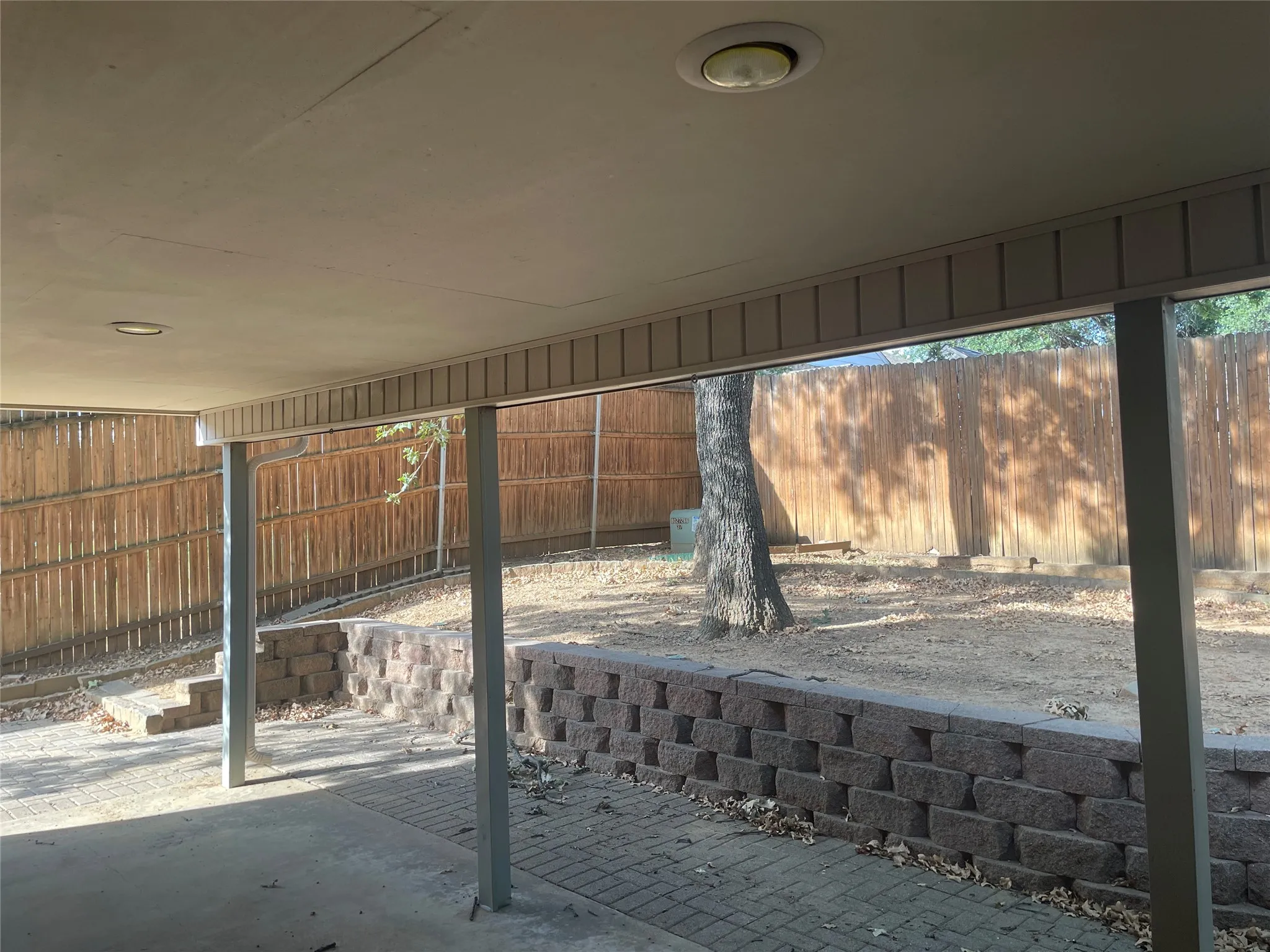 Single Family Residence For Rent in Tarrant County , 1807 Chittam Drive, Euless, Texas 76039, 3 Bedroom, 2 Bathroom, 2 Garage spaces, 1,853 Sqft, built in 1983, mls#21393548, Real Estate Agent in Euless, Homes For Rent in Tarrant county, Homes For Rent in Euless, Realtor in Euless Texas, Real Estate Brokerage Independent Realty Texas, Luminita Cordes Realtor